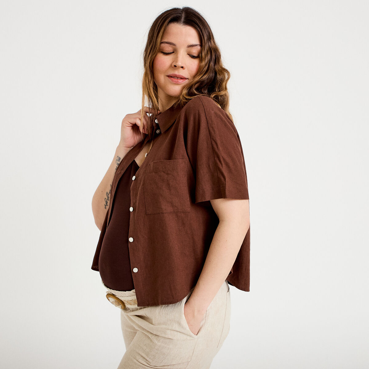 Chemise droite courte col classique marron femme
