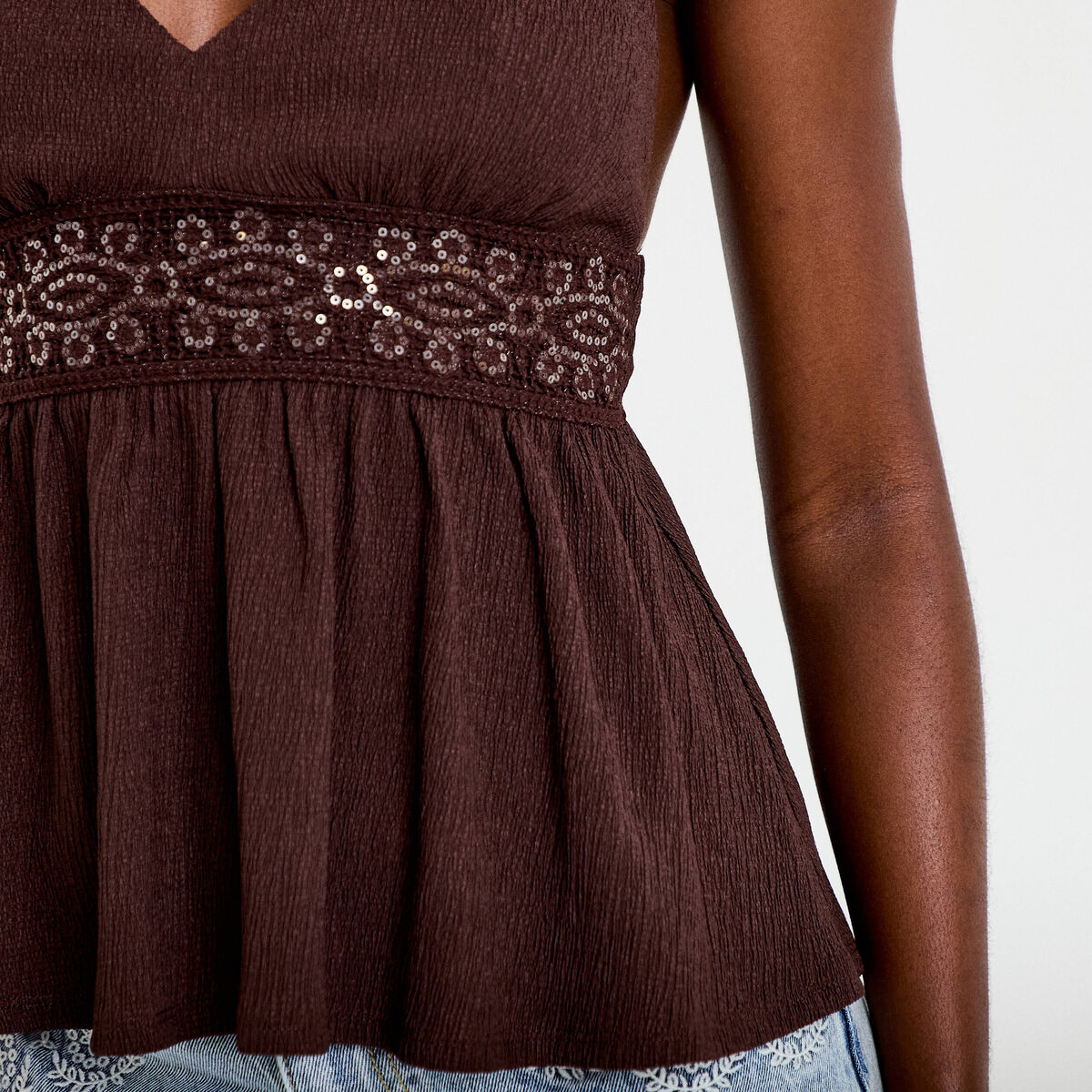 D&eacute;bardeur d&eacute;tail crochet marron fonc&eacute; femme