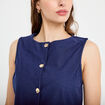 Gilet jean cintr&eacute; cropped sans manches denim brut femme