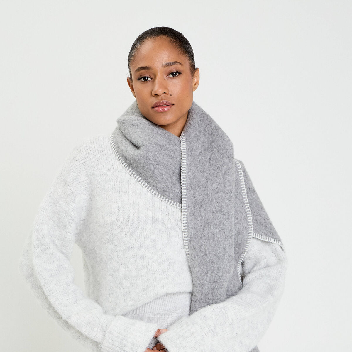 &Eacute;charpe fluide gris clair femme