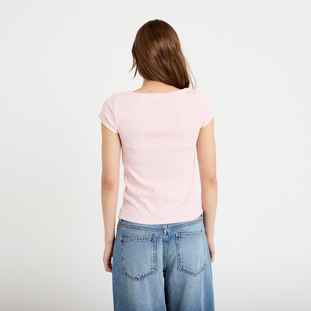 T-shirt cintr&eacute; d&eacute;collet&eacute; manches courtes rose clair femme