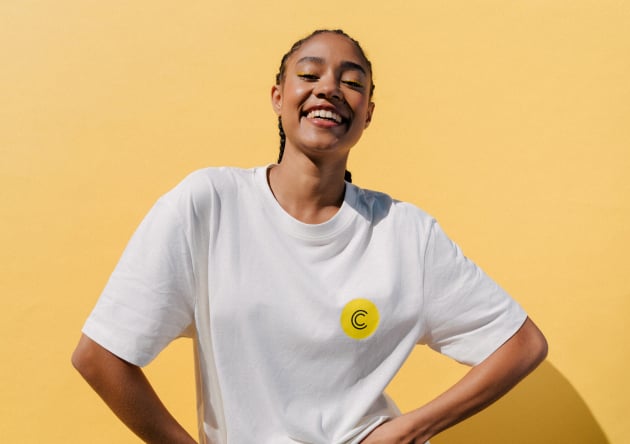 Quelle tenue porter avec un t-shirt blanc basique femme ?