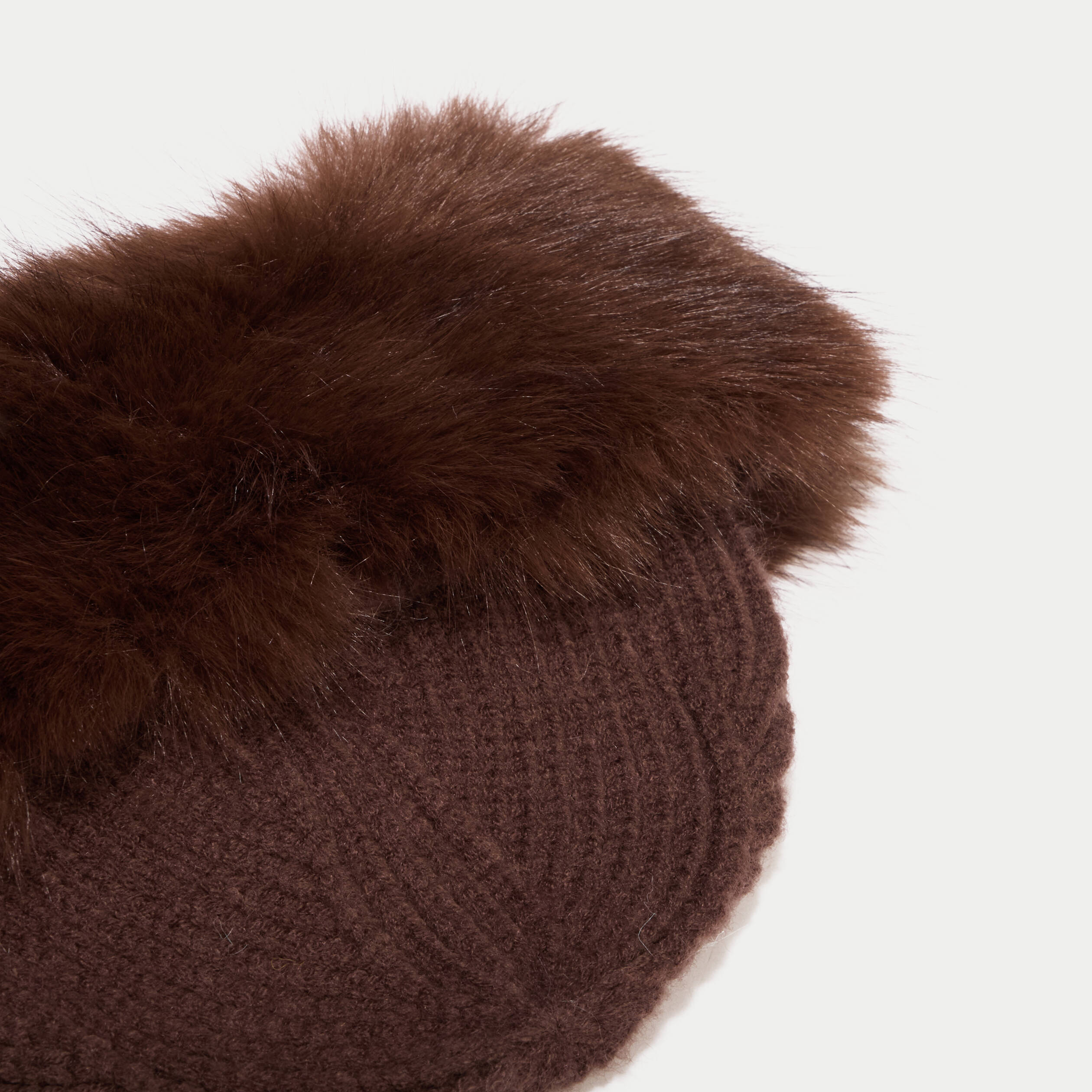Bonnet en fausse fourrure marron fonc&eacute; femme