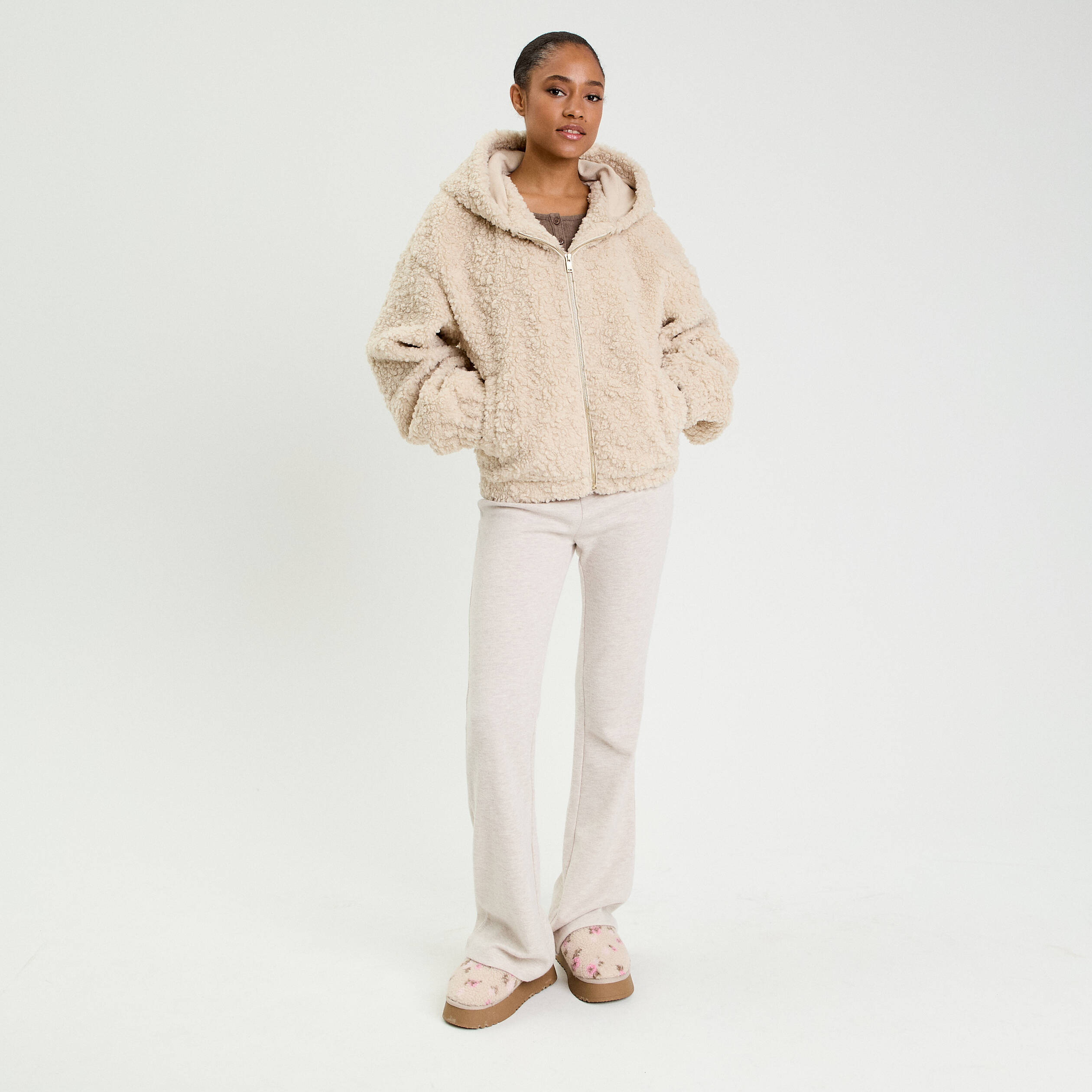 Veste bas resserr&eacute; &agrave; capuche ecru femme