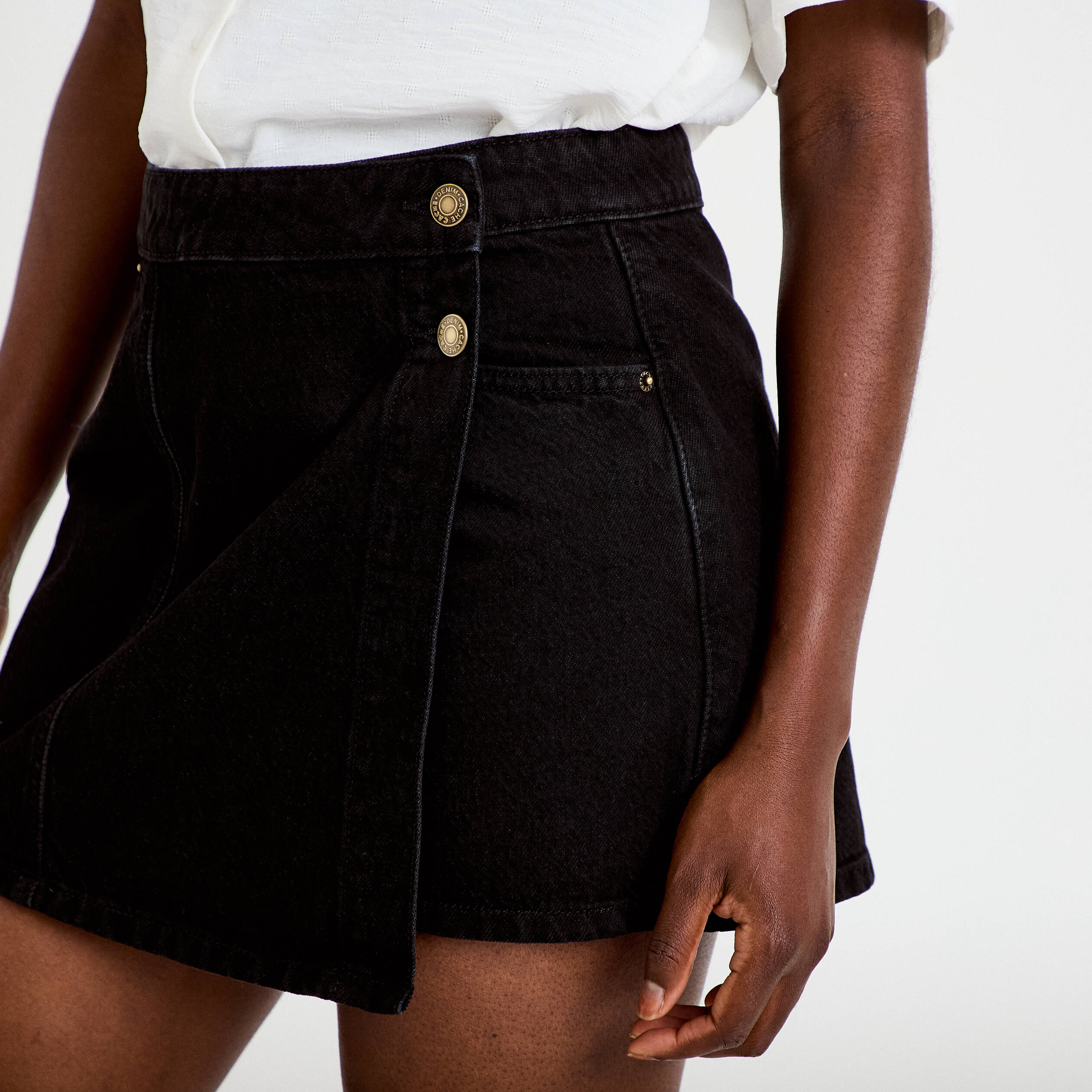 Jupe-short trap&egrave;ze en jean denim noir femme