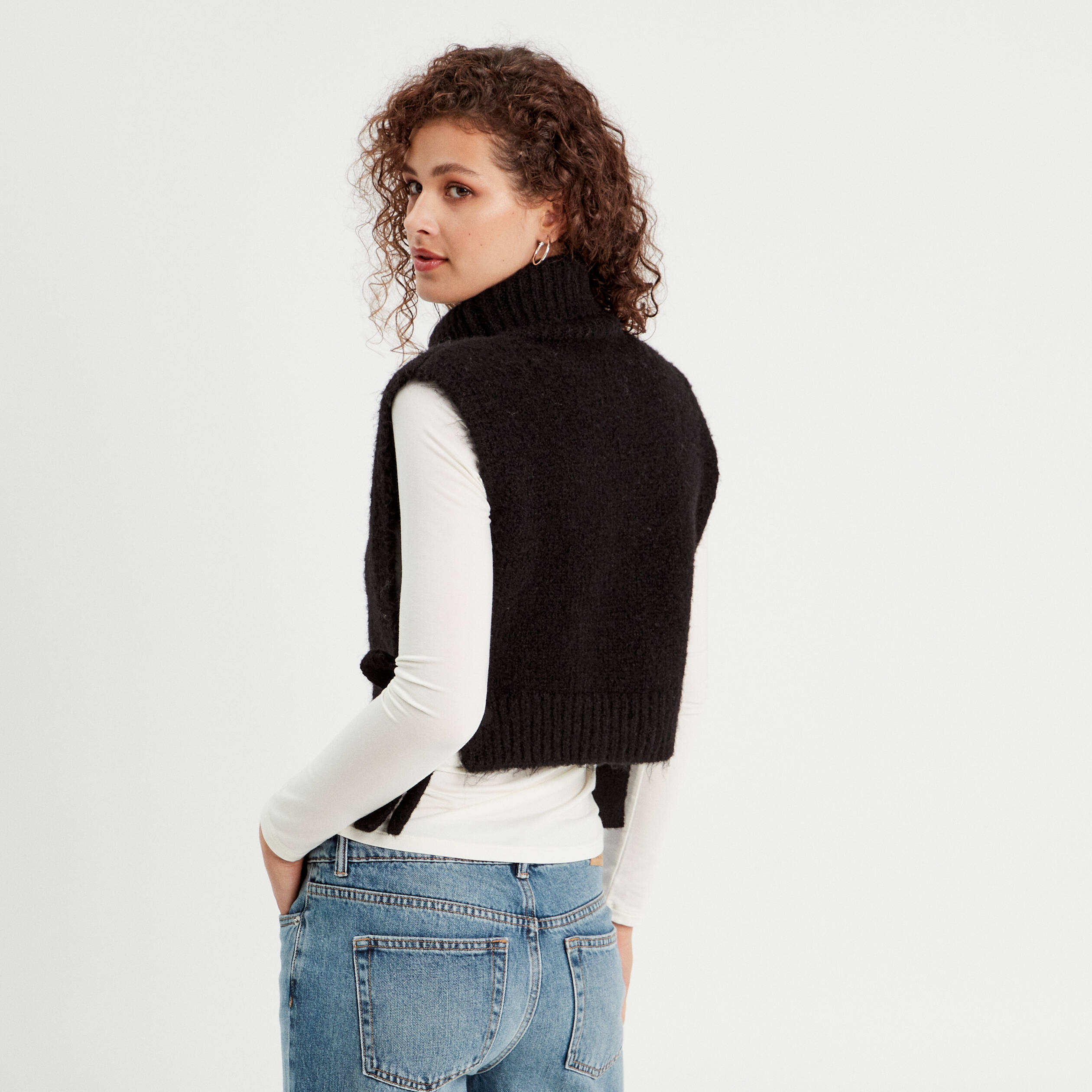 Pull sans manches col roul&eacute; noir femme