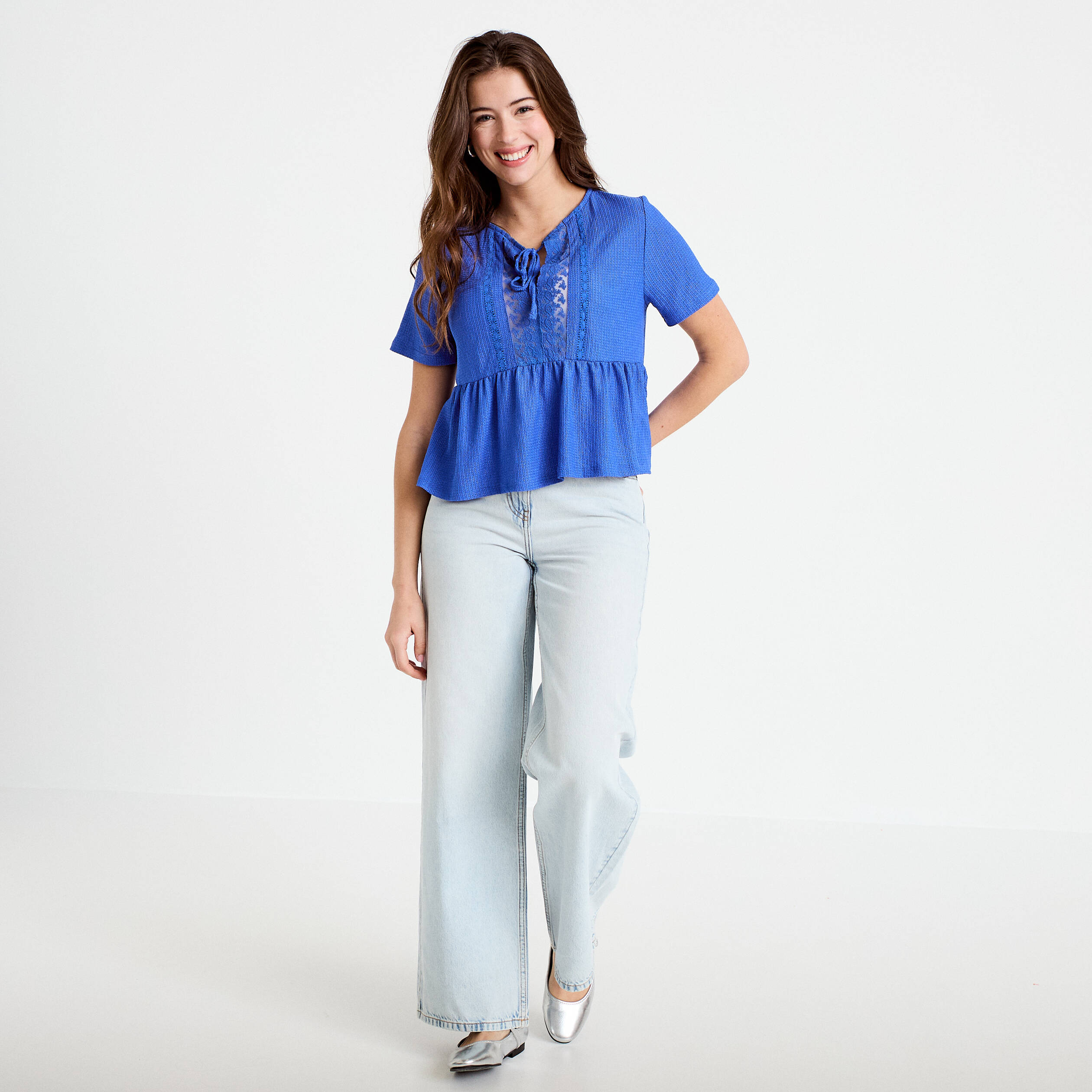Blouse col v manches courtes dentelle bleu electrique femme