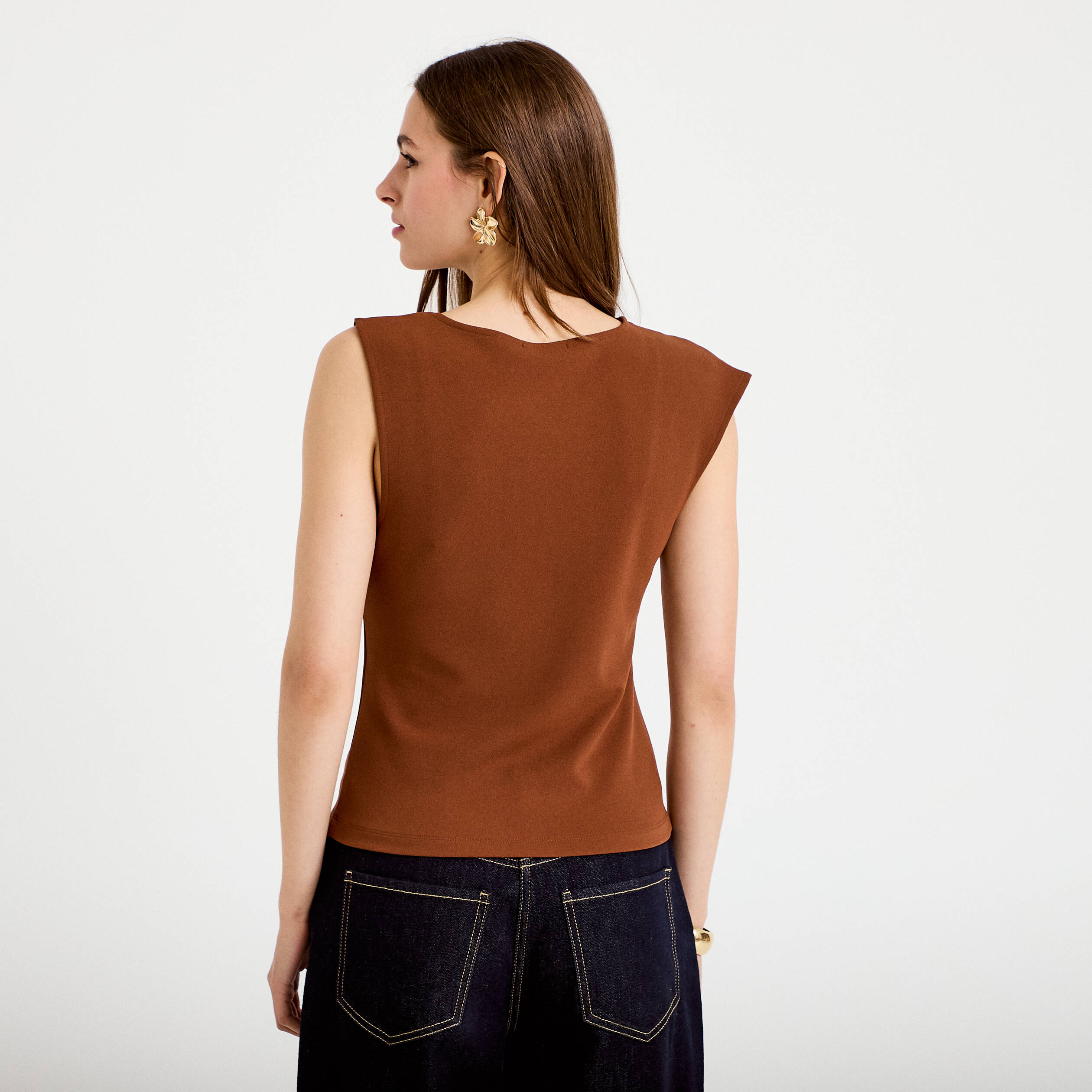 Top asym&eacute;trique d&eacute;tail bijou marron femme