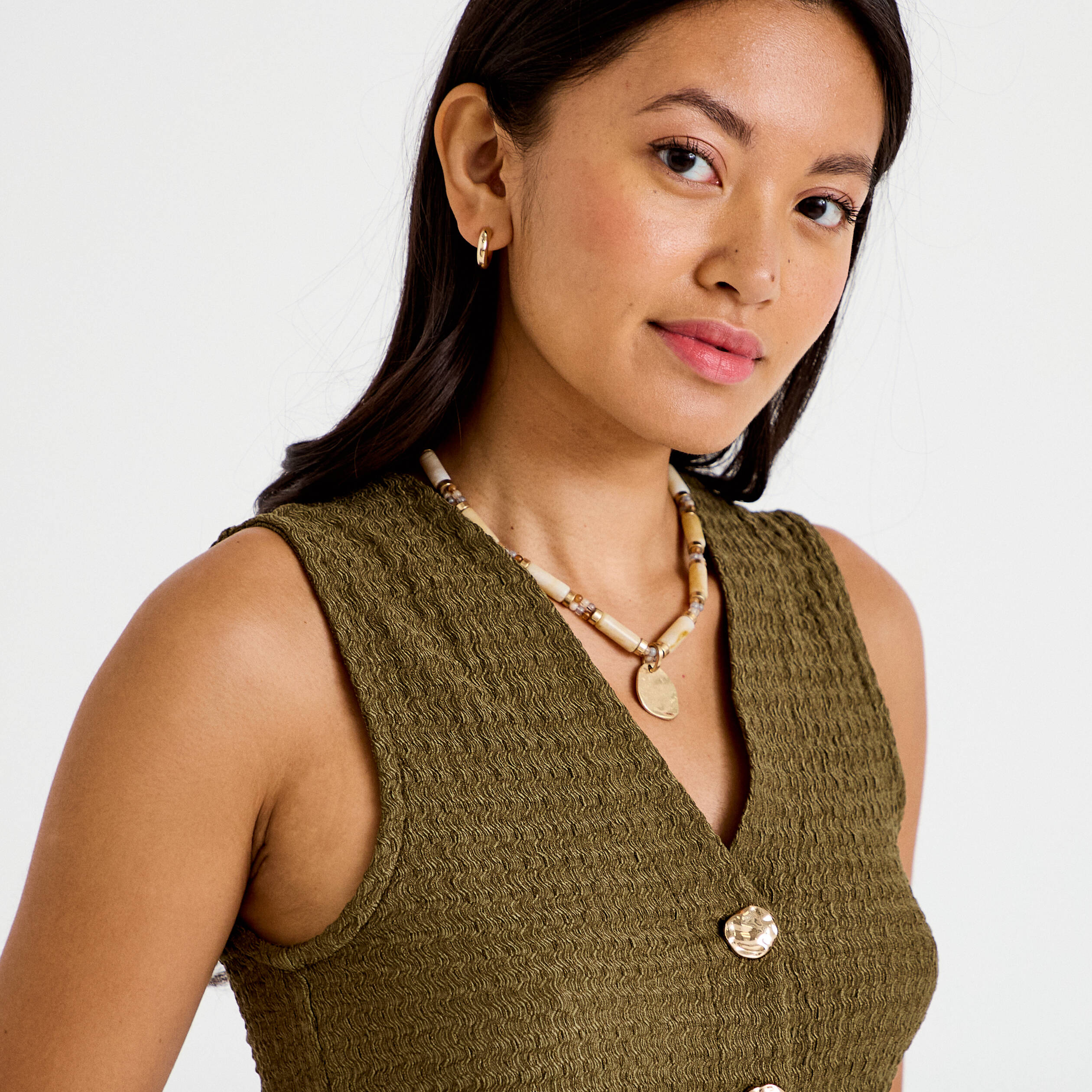 Gilet cintr&eacute; sans manches col v vert kaki femme