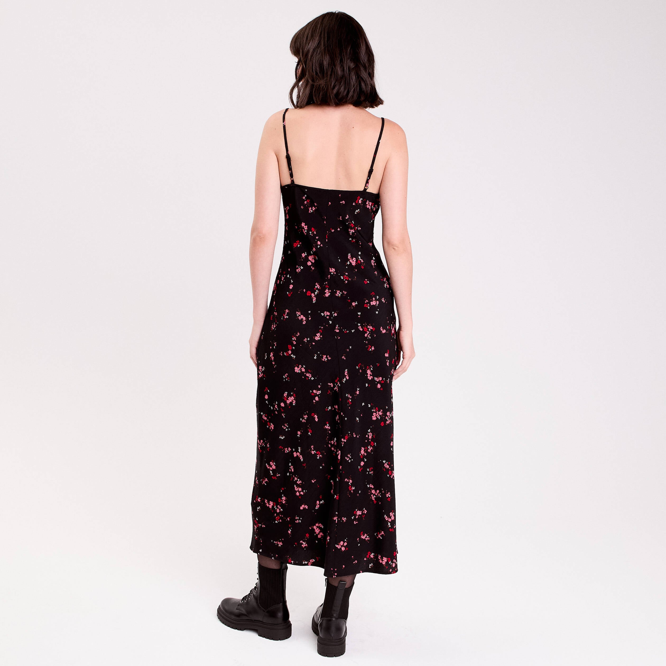 Robe &eacute;vas&eacute;e col v noir femme