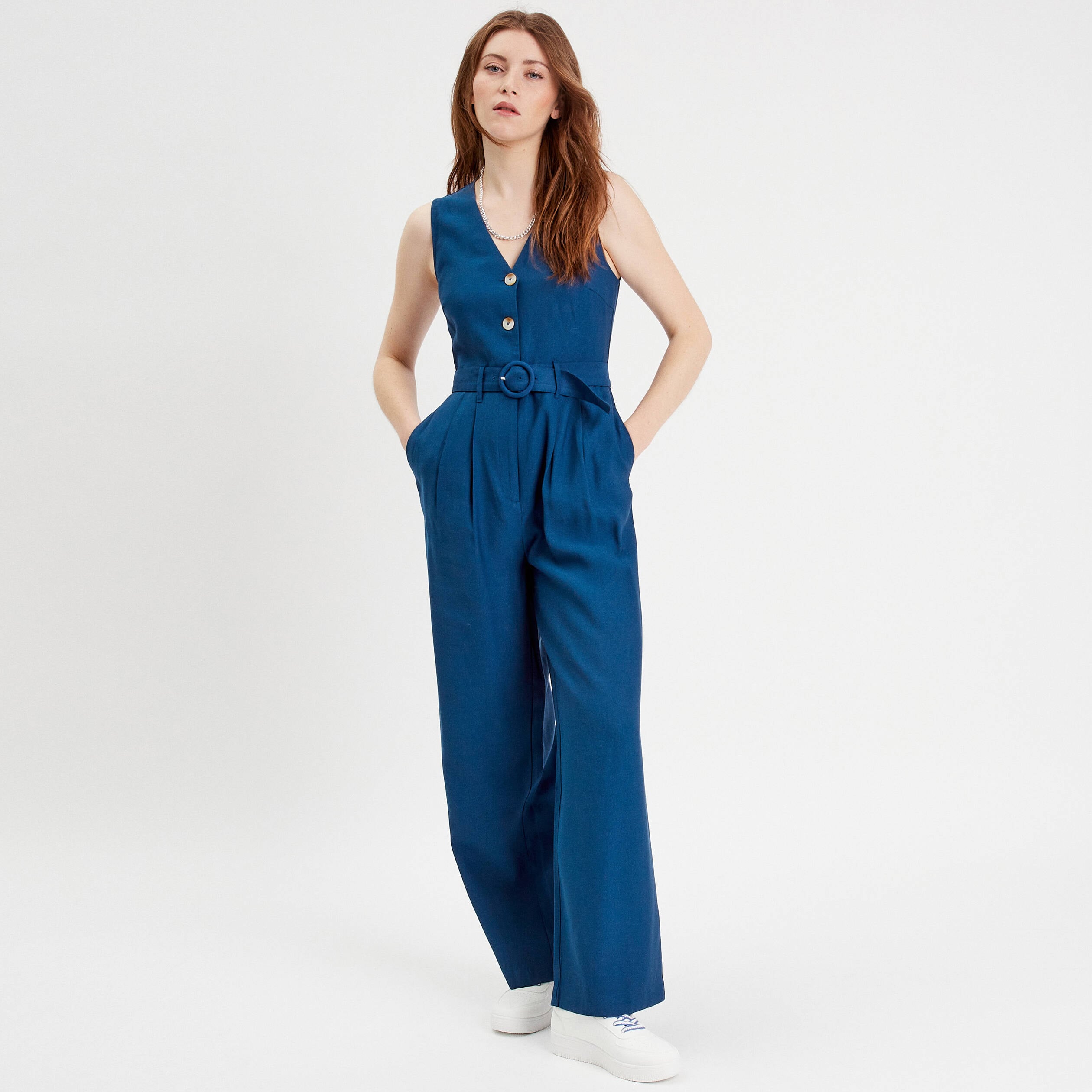 Combinaison pantalon ceintur&eacute;e bleu marine femme