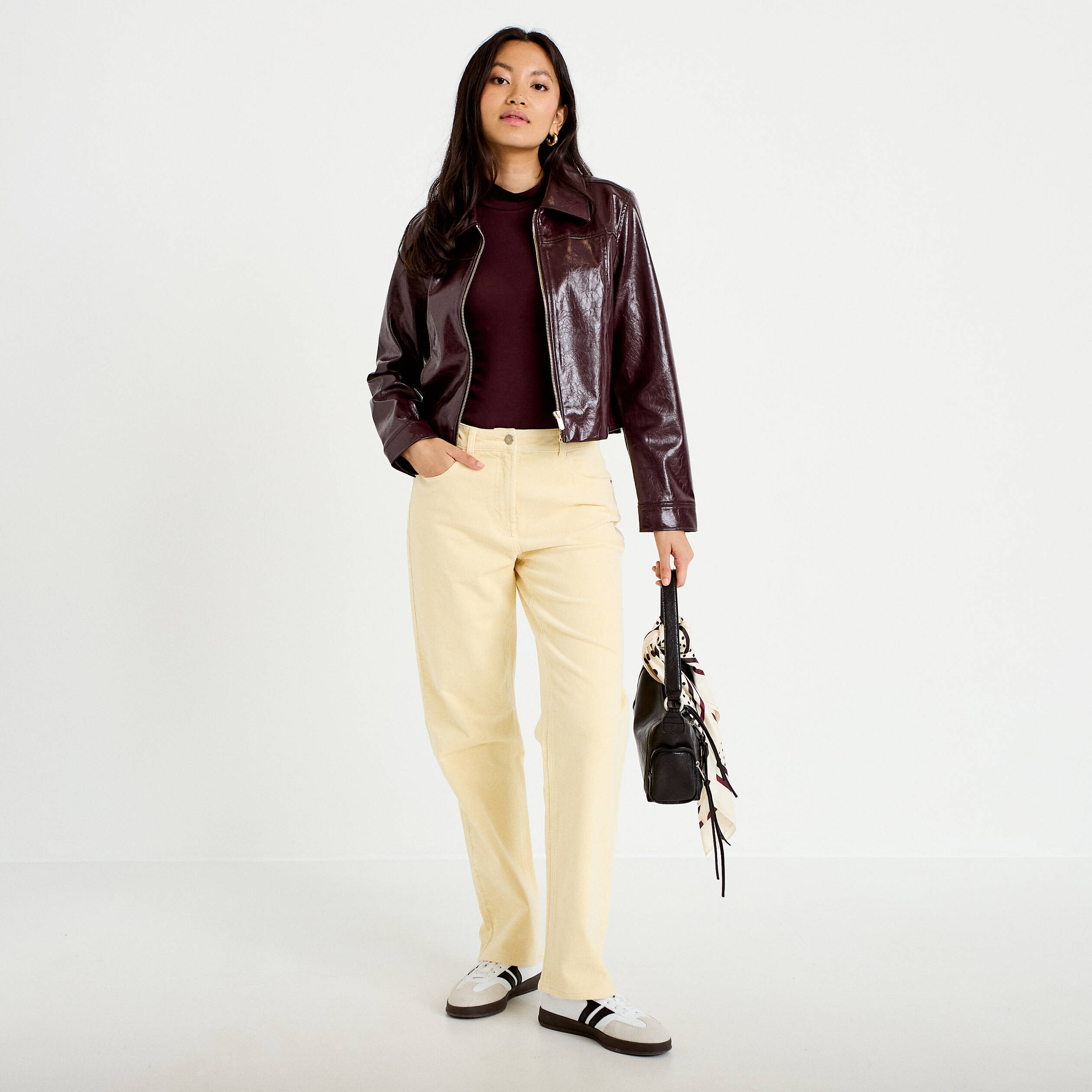Pantalon droit en velours jaune femme