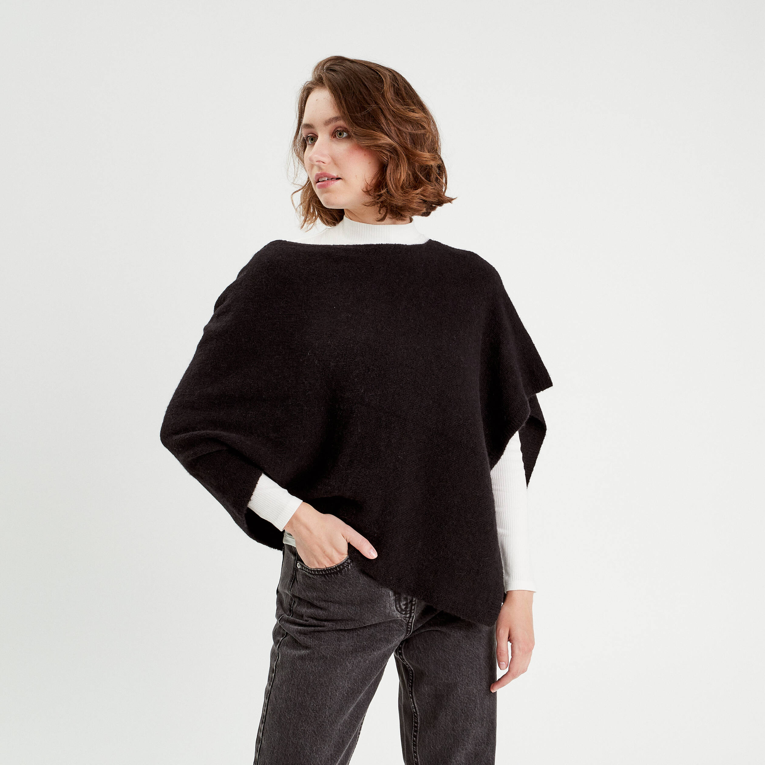 Poncho asym&eacute;trique noir femme