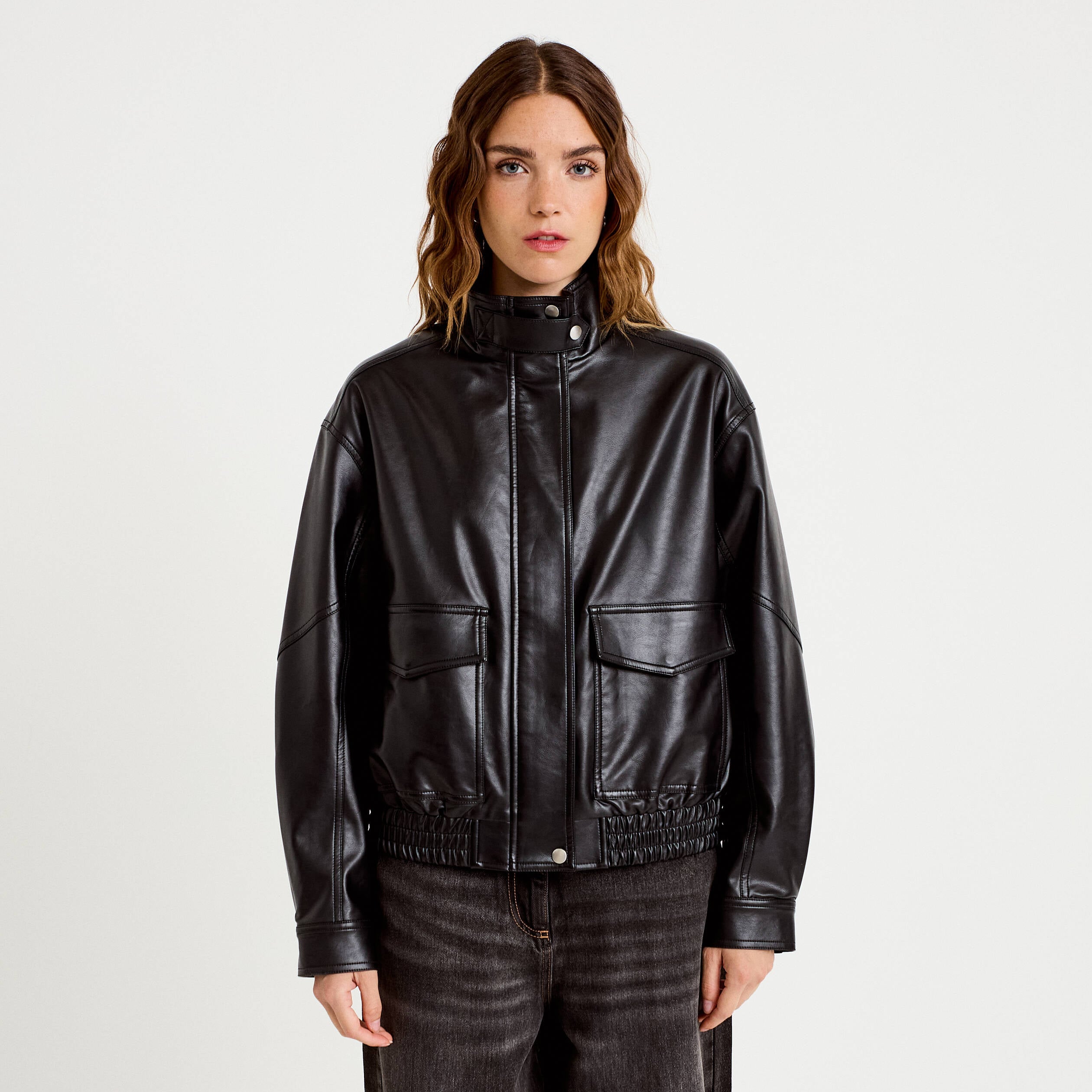 Veste effet boule en similicuir noir femme
