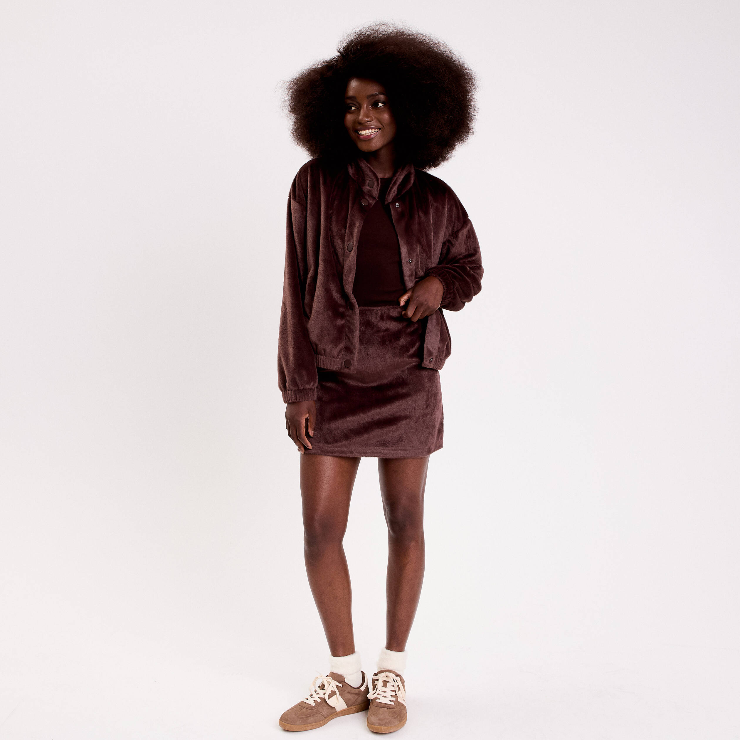 Jupe droite fausse fourrure marron fonc&eacute; femme