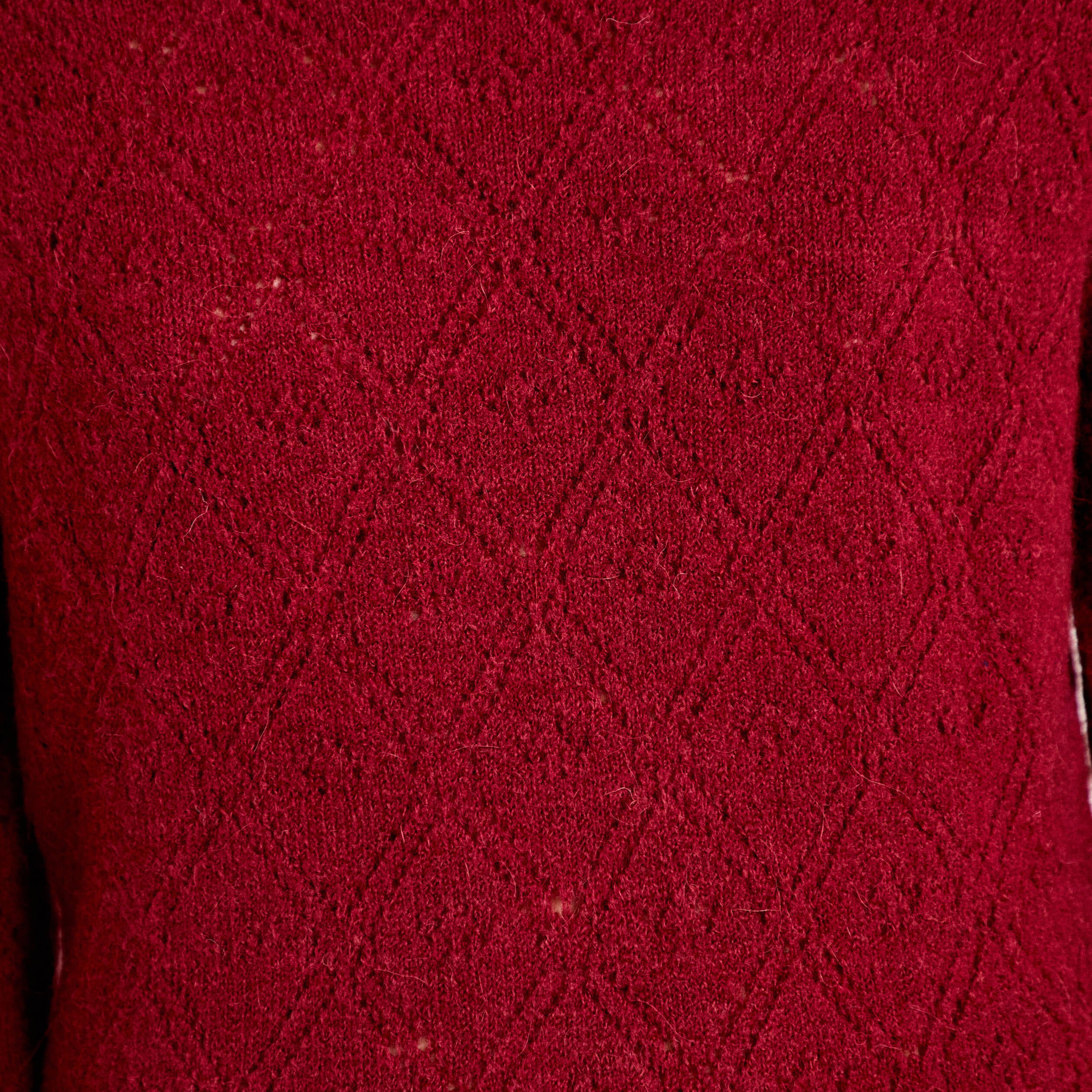 Pull ajour&eacute; col bateau manches longues rouge fonc&eacute; femme