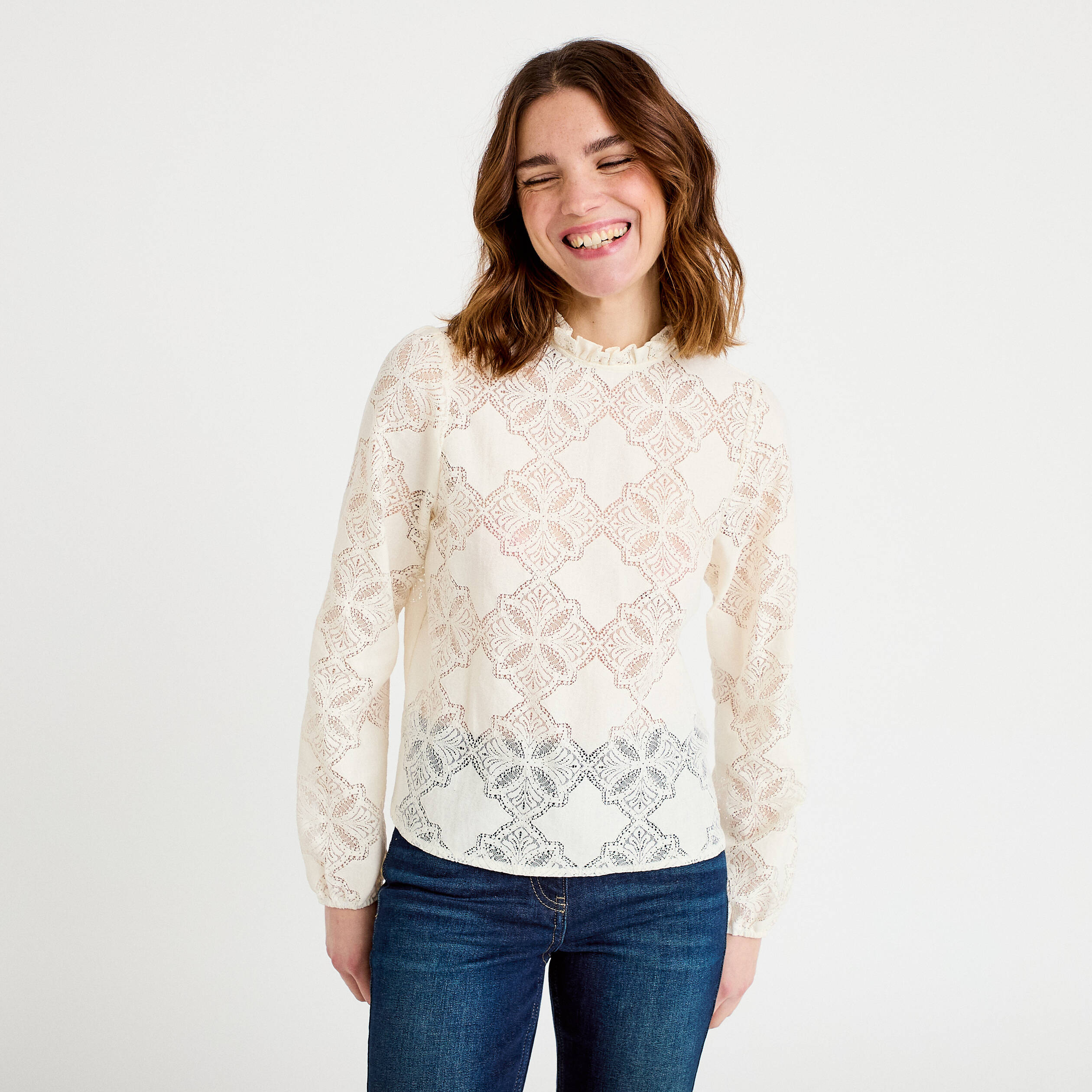 Blouse col montant en dentelle ecru femme