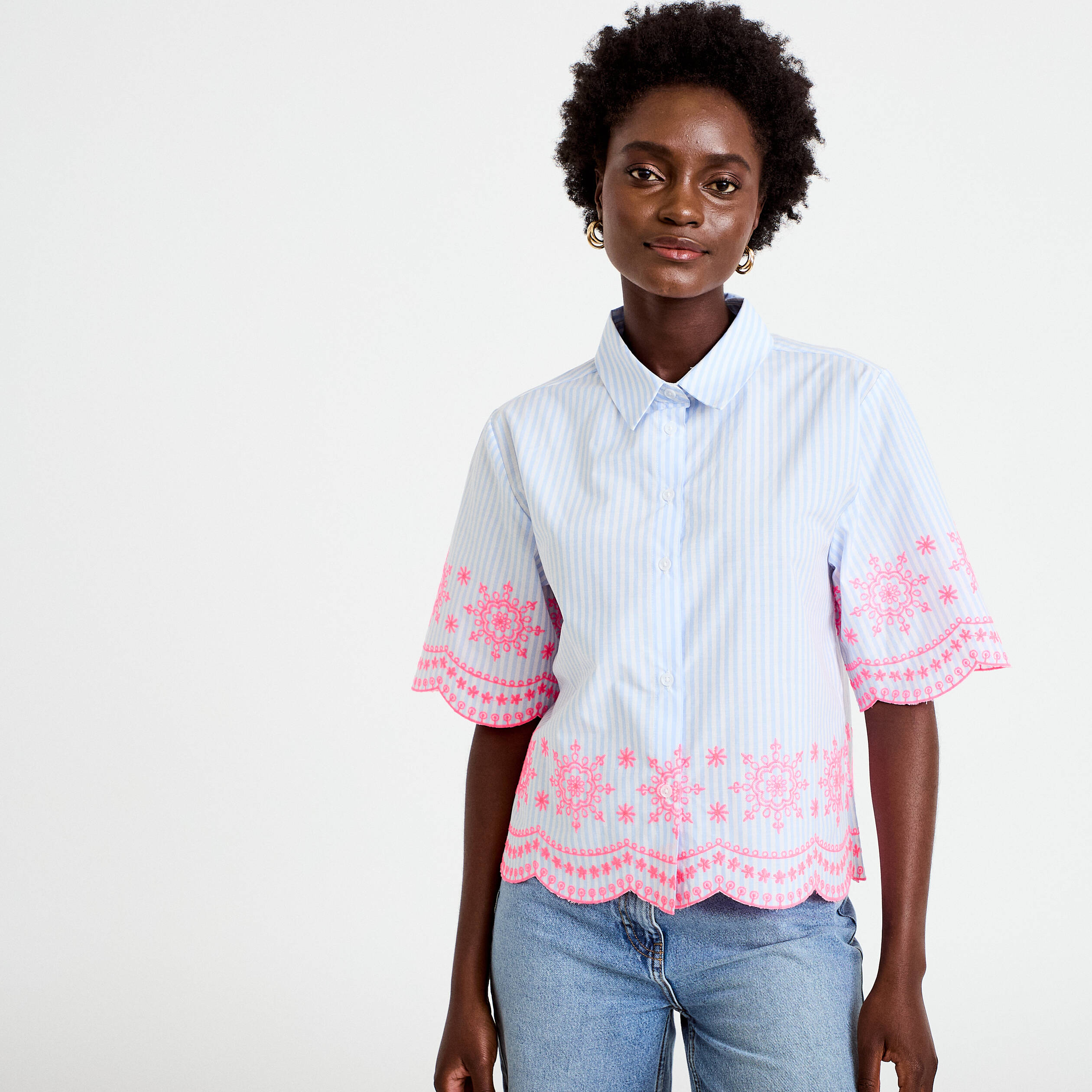 Chemise brod&eacute;e manches courtes bleu ciel femme