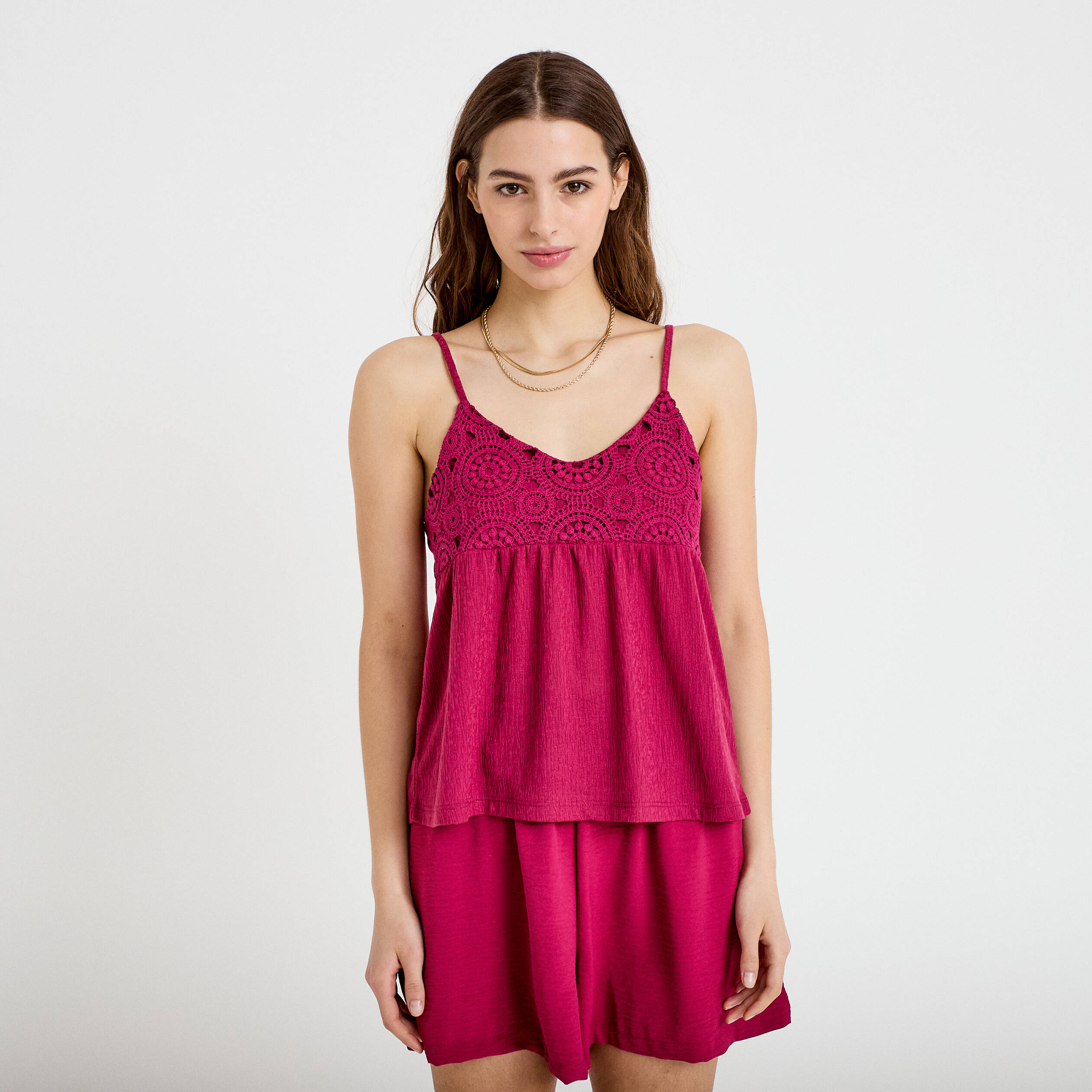 D&eacute;bardeur bi-mati&egrave;re macram&eacute; rouge femme