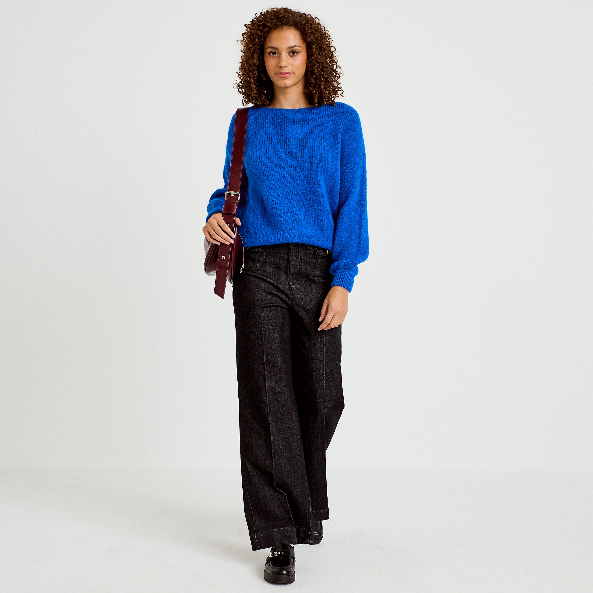 Pull ample col bateau manches longues bleu electrique femme