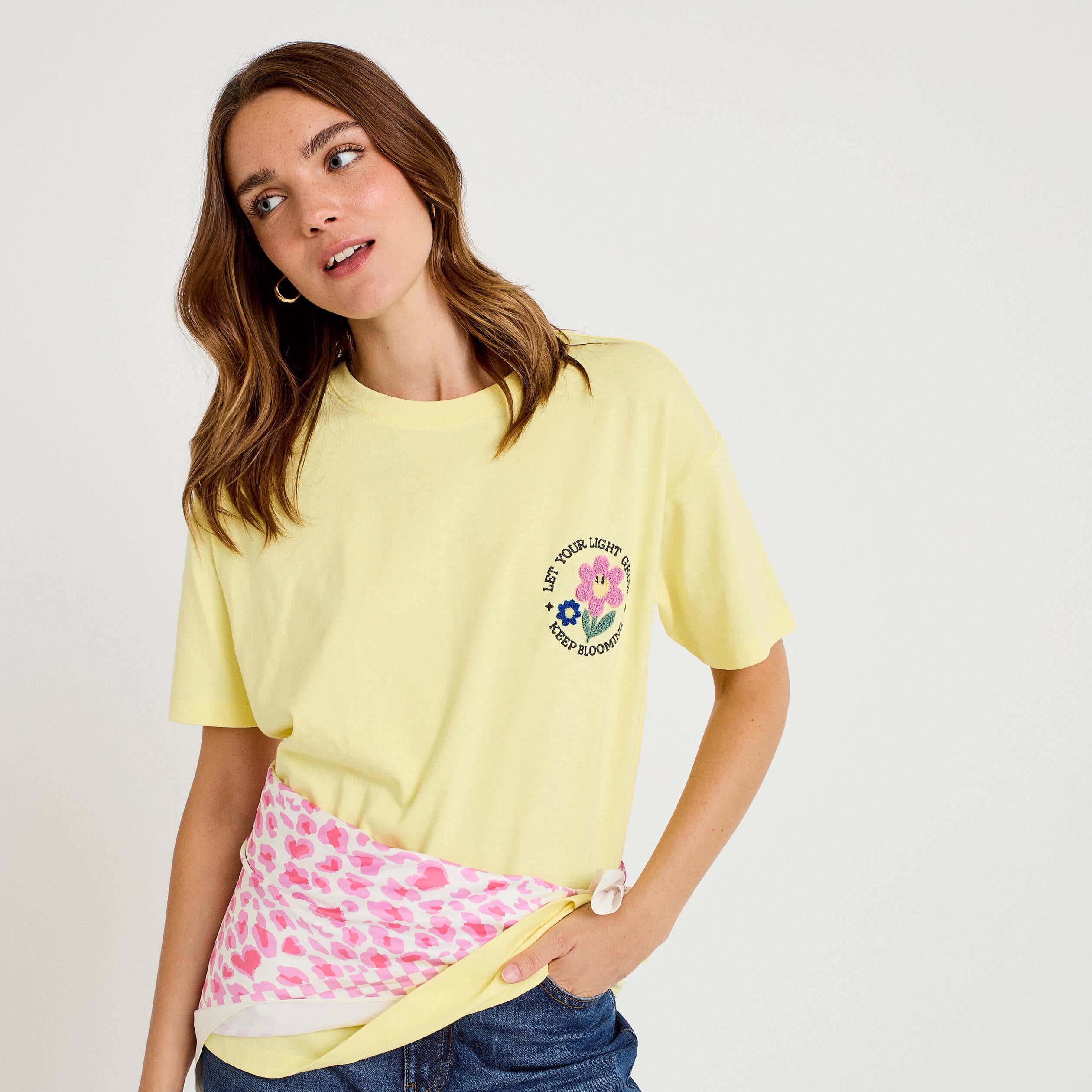 T-shirt bouclettes manches courtes jaune pastel femme