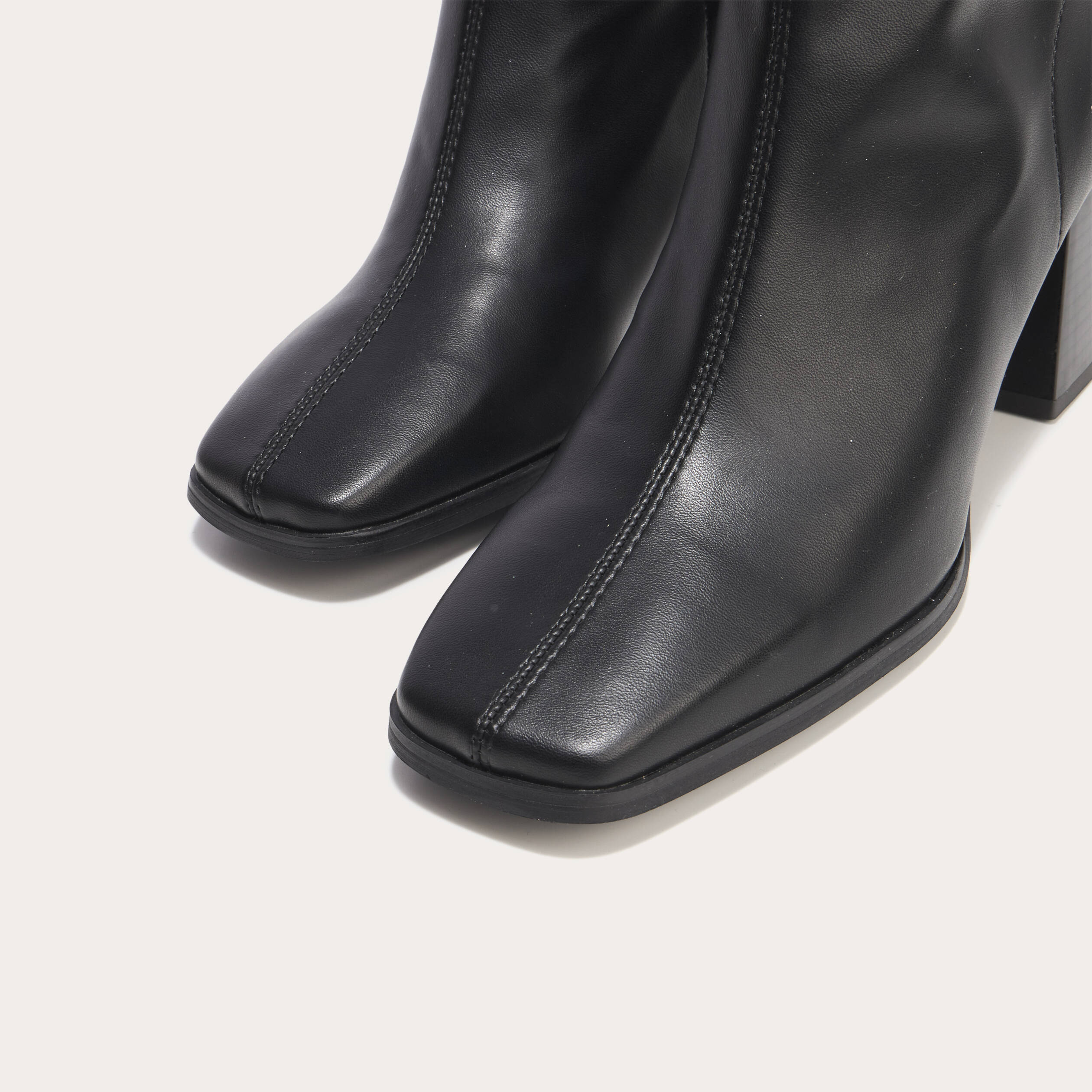 Bottines &agrave; talon noir femme