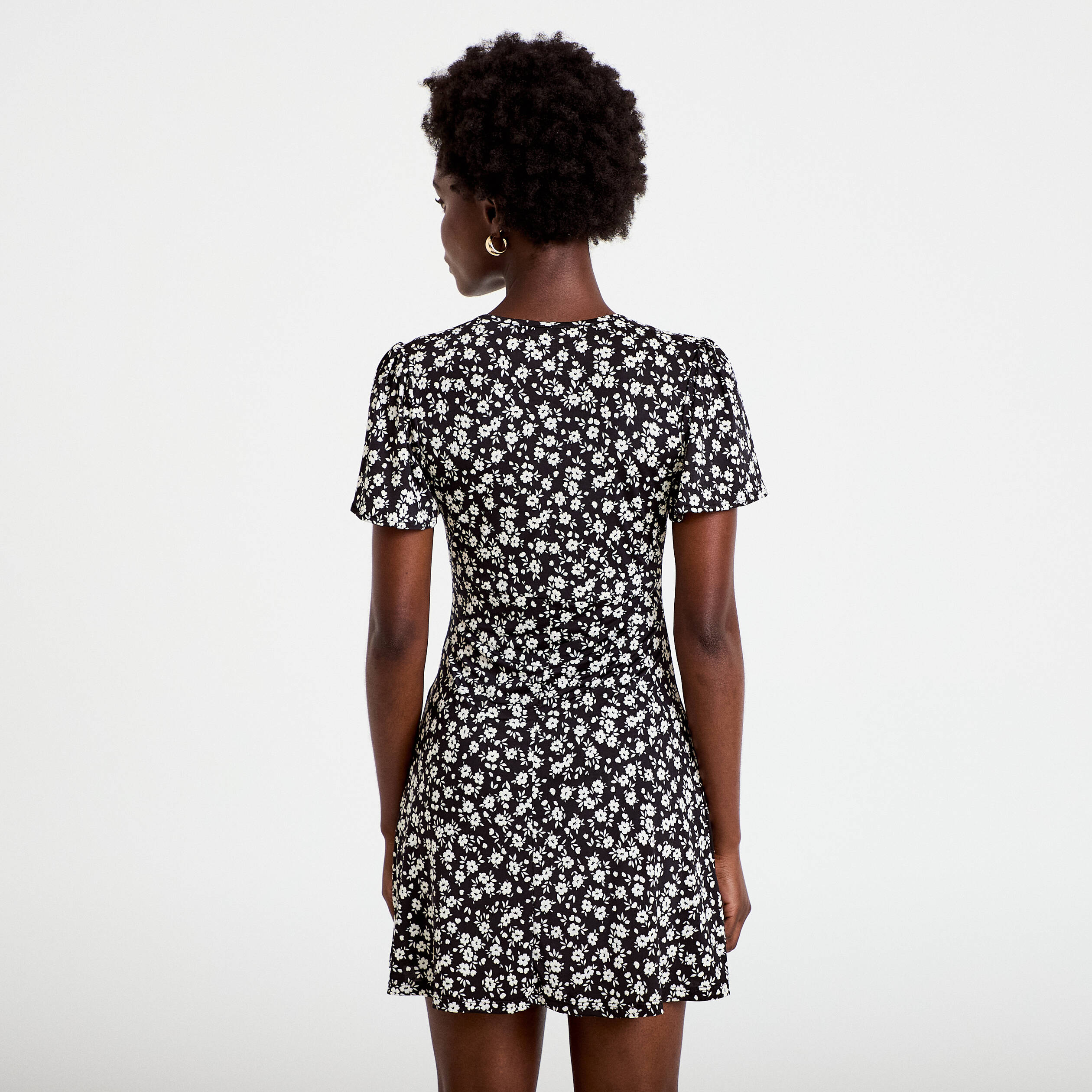 Robe courte d&eacute;tail dentelle noir femme