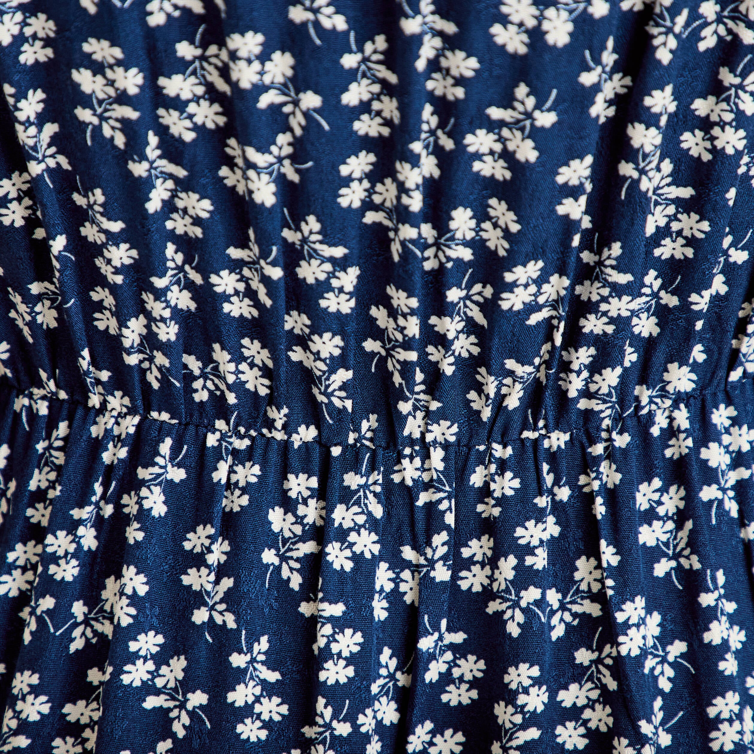 Robe longue &eacute;vas&eacute;e col v dentelle bleu marine femme