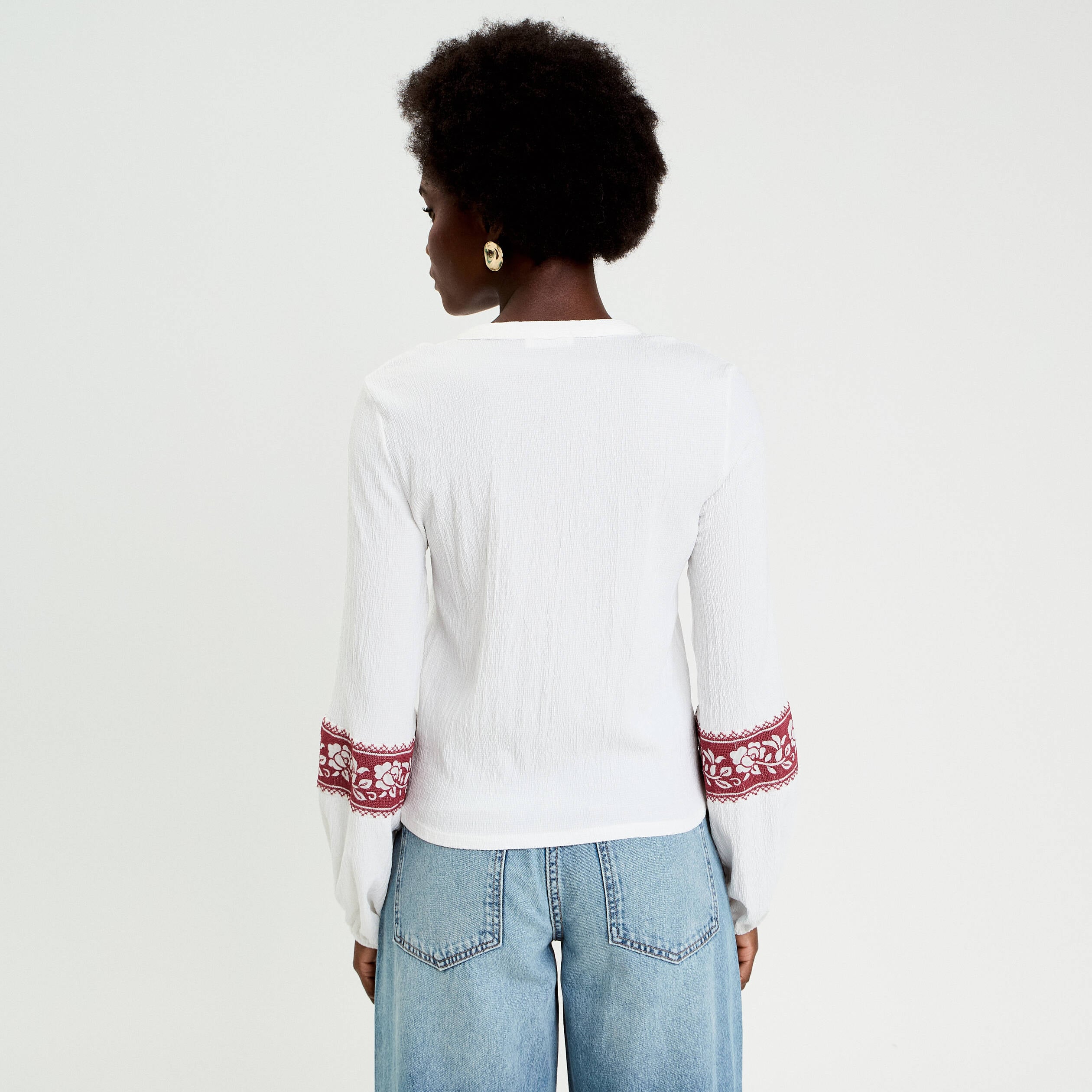 Blouse brod&eacute;e col tunisien ecru femme