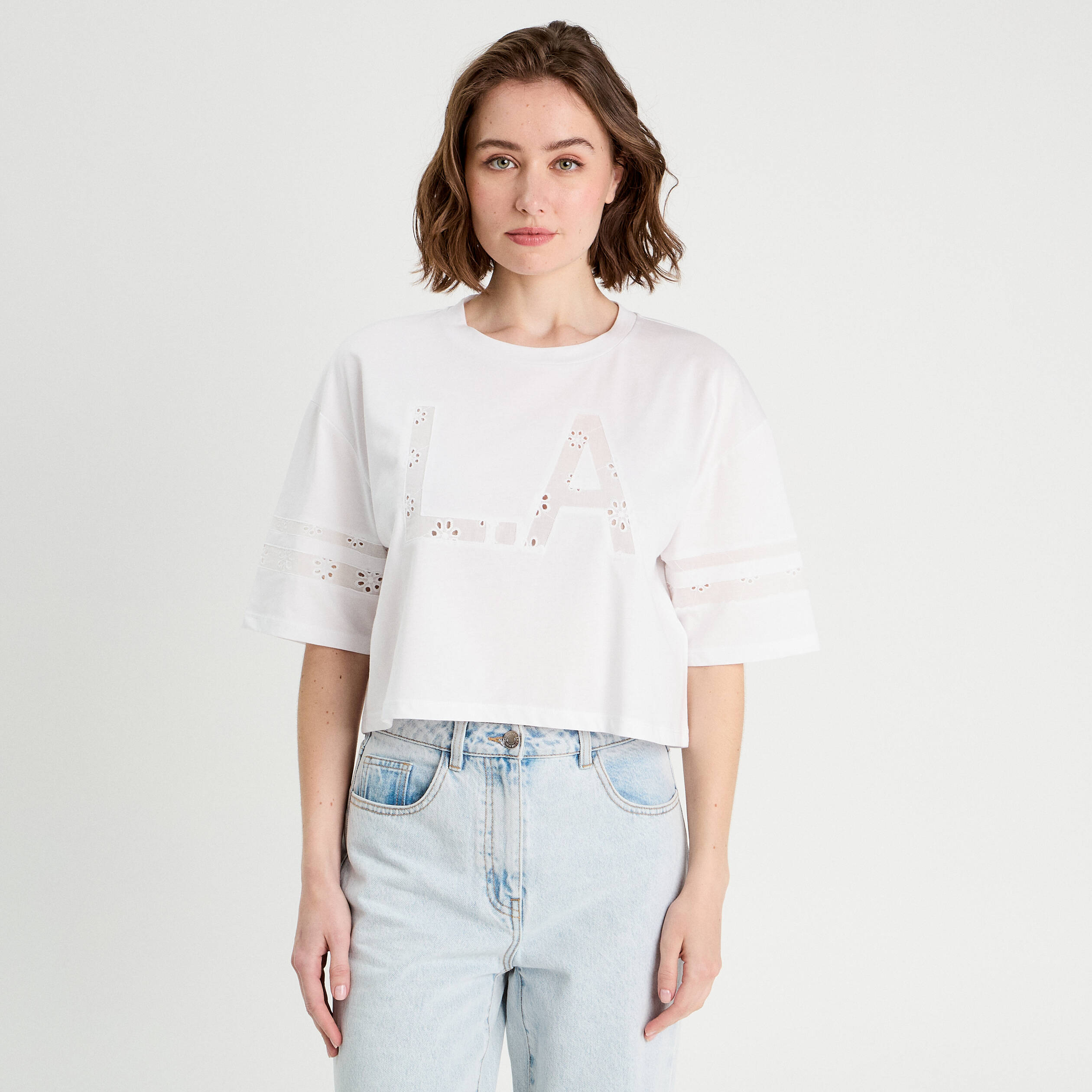 T-shirt cropped brod&eacute; blanc femme