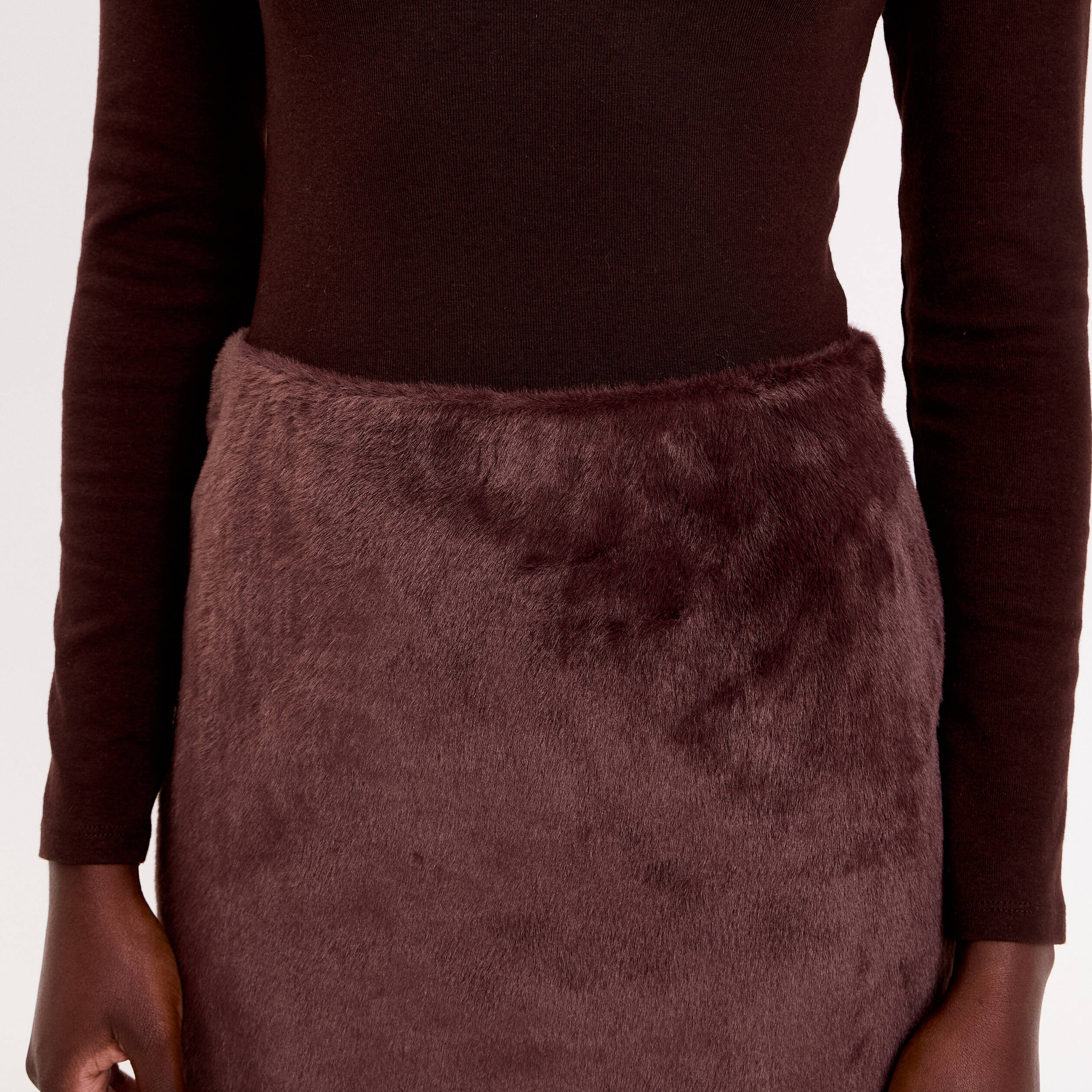 Jupe droite fausse fourrure marron fonc&eacute; femme