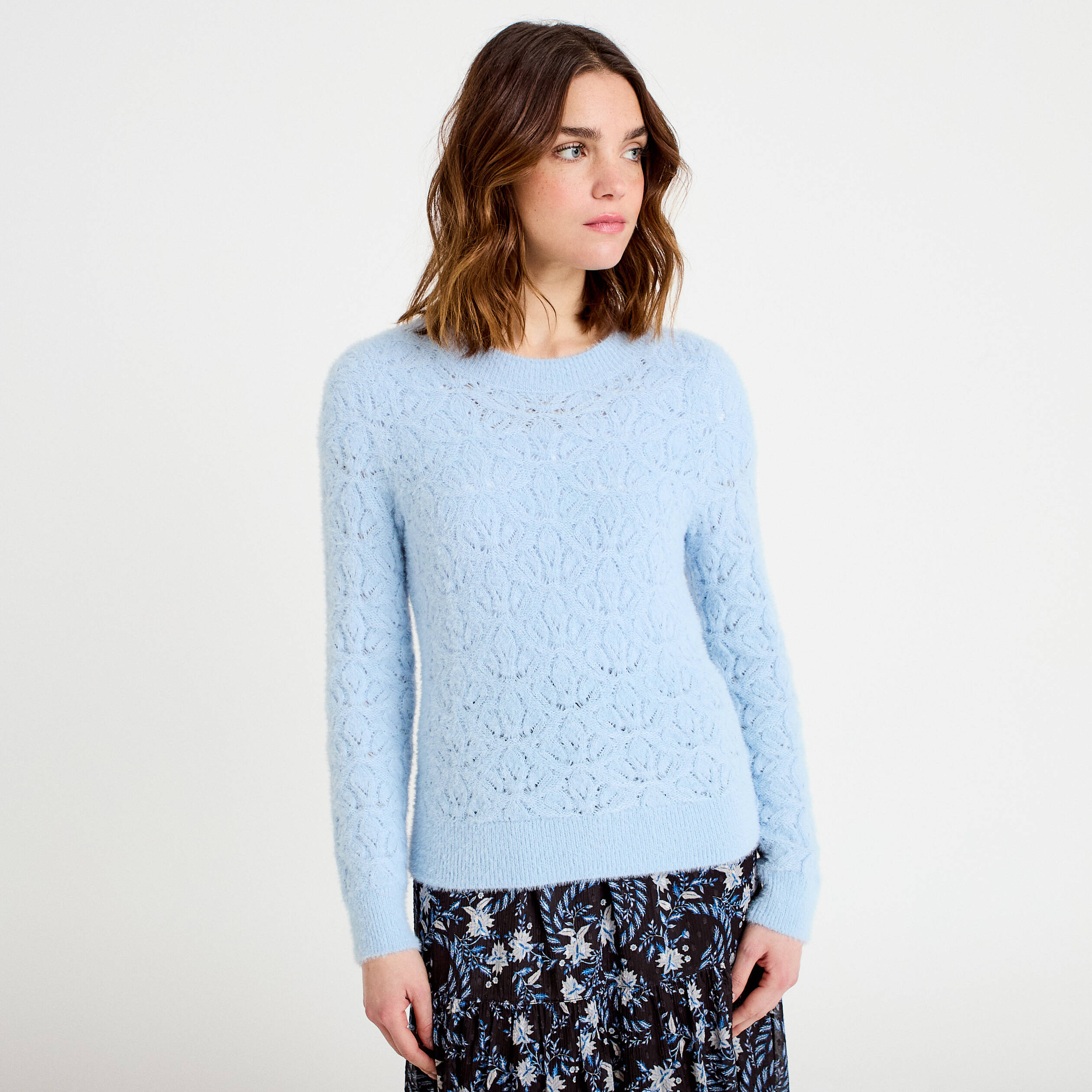 Pull ajour&eacute; col rond manches longues bleu clair femme