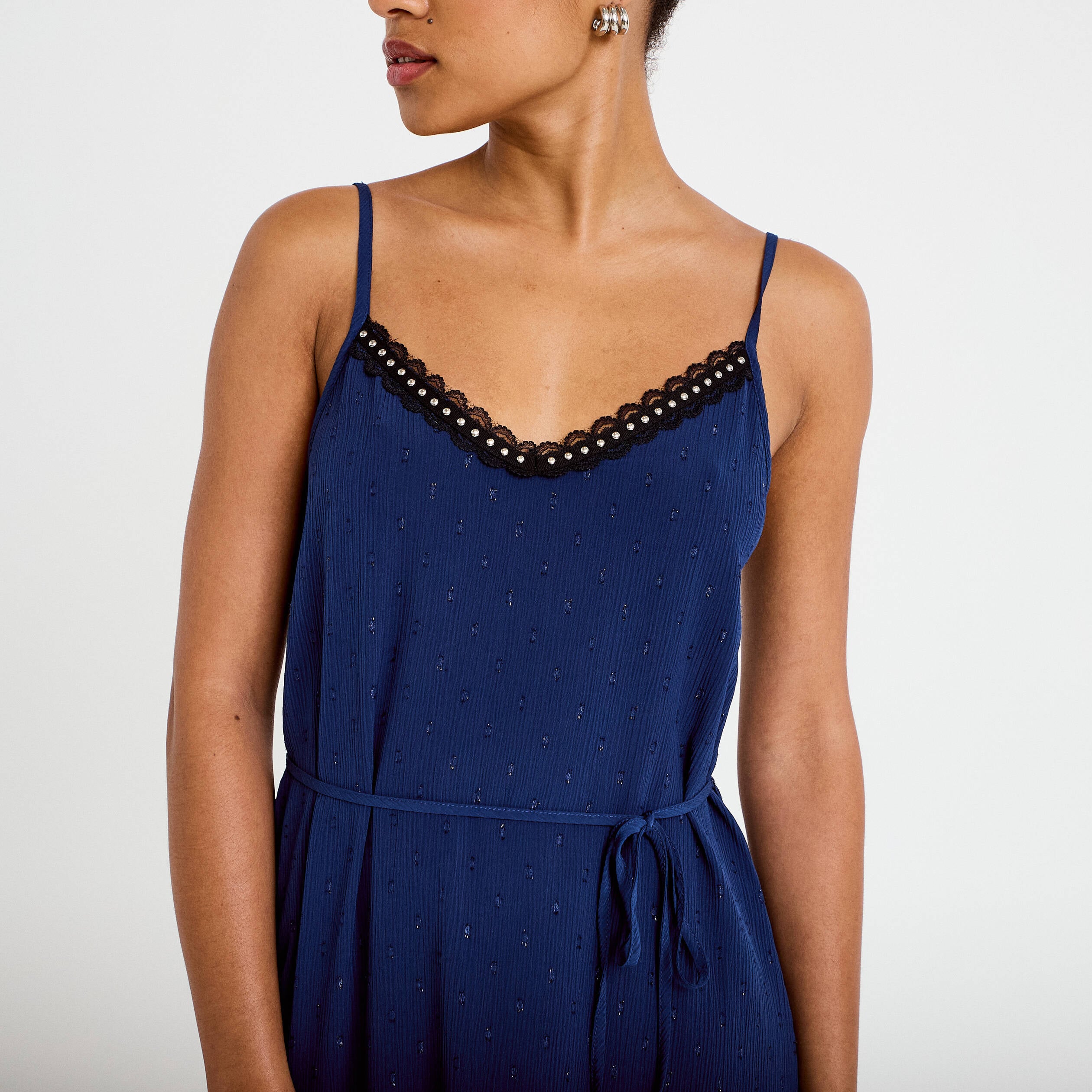 Robe longue &eacute;vas&eacute;e col v dentelle bleu marine femme