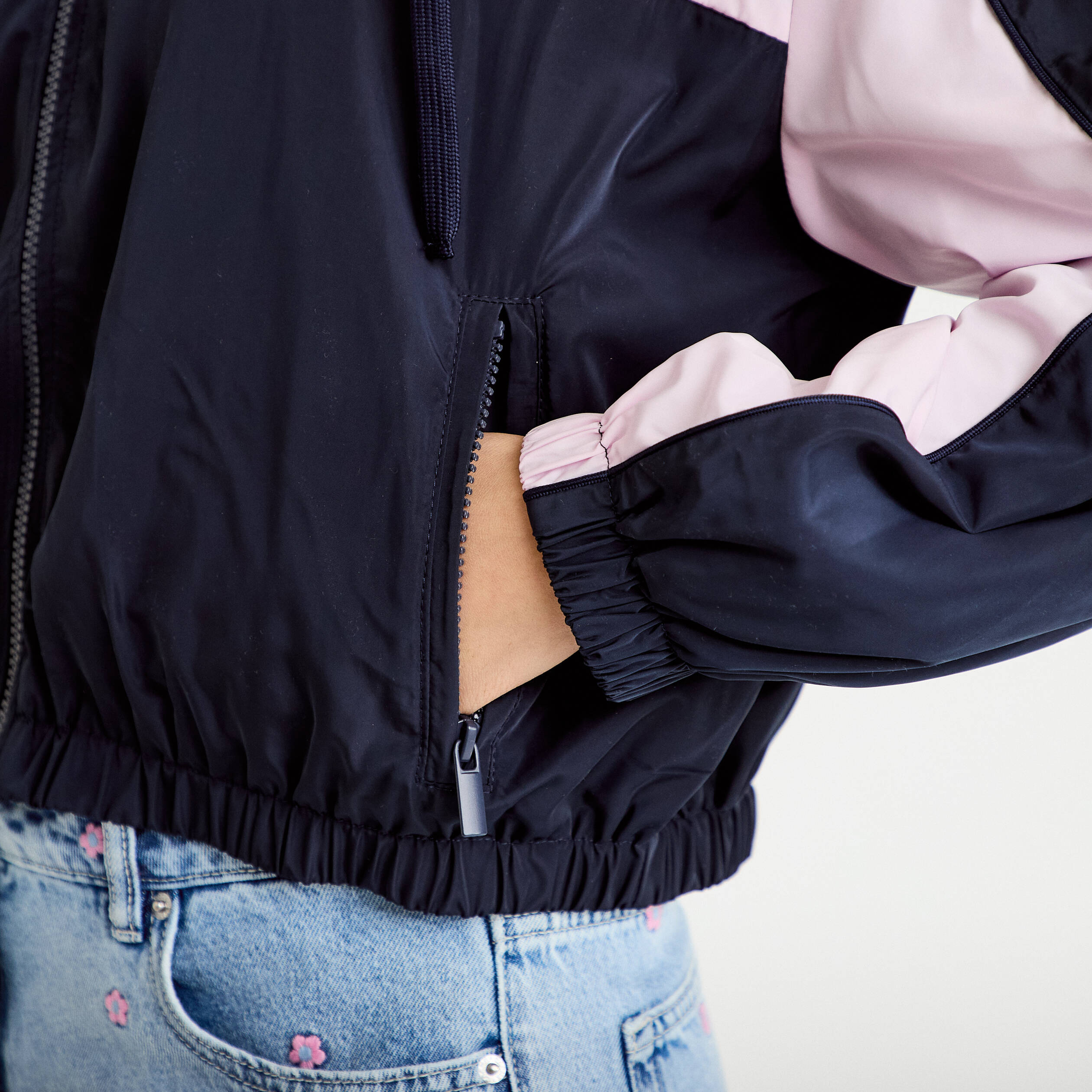 Veste cropped &agrave; capuche bas resserr&eacute; bleu marine femme