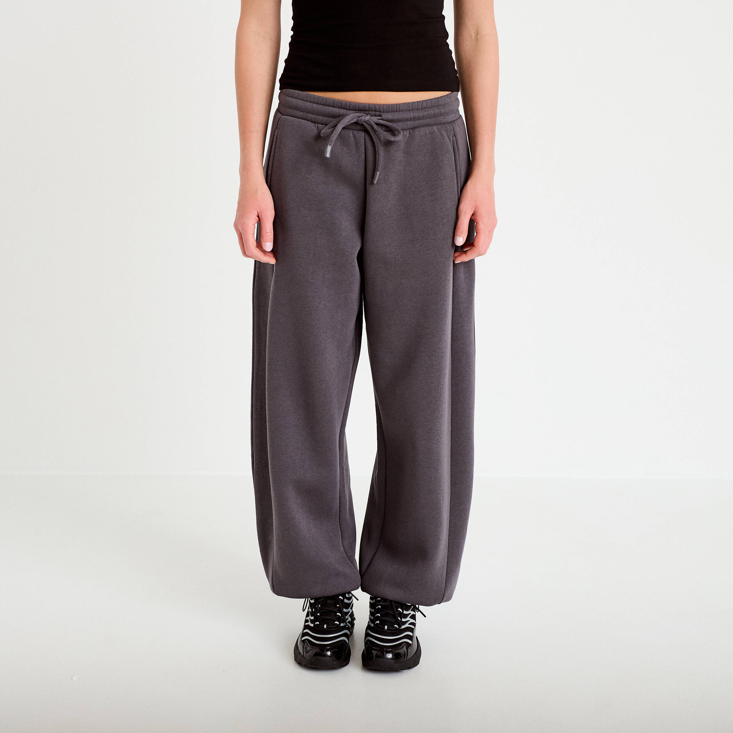 Jogging large taille basse gris fonc&eacute; femme