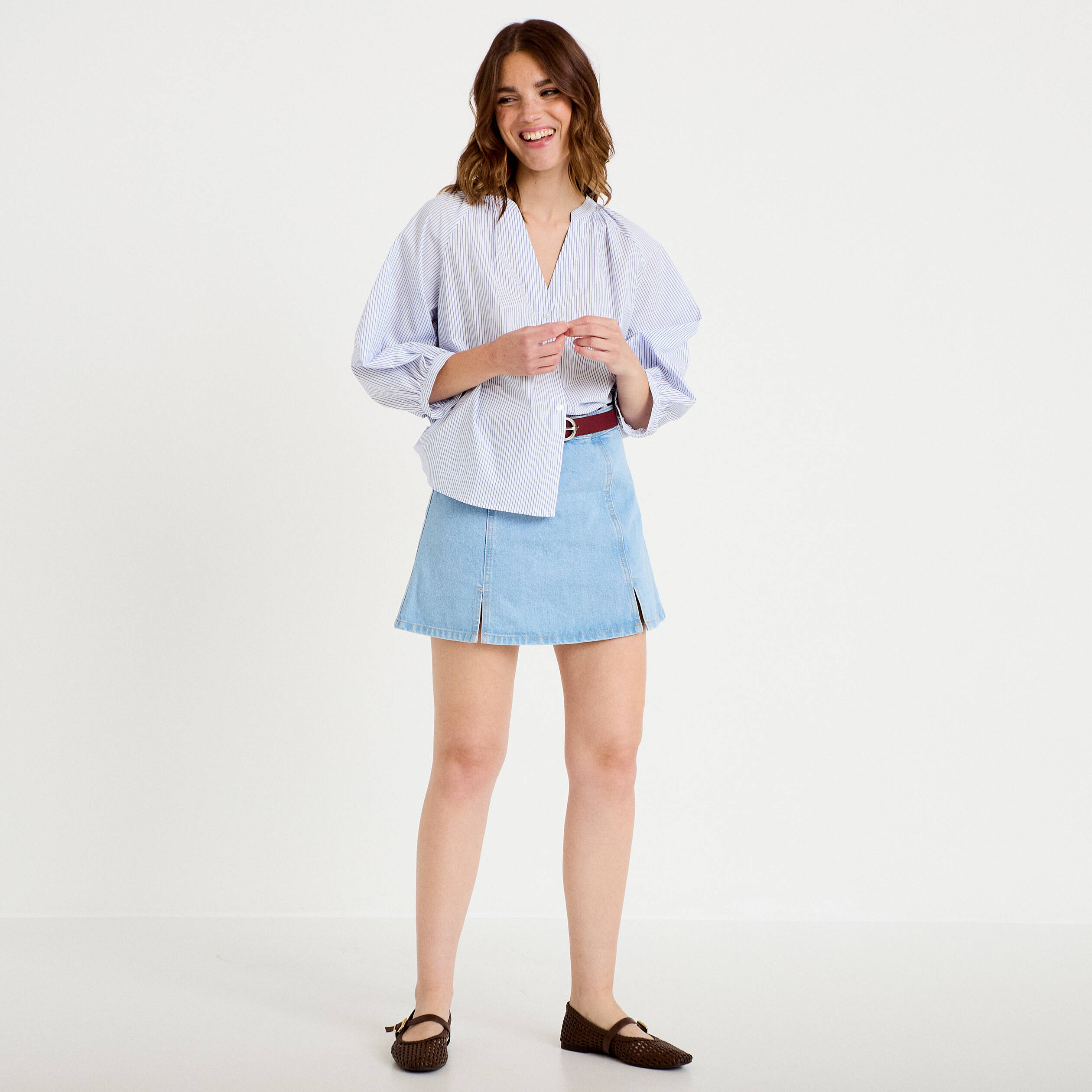 Jupe-short trap&egrave;ze en jean denim bleach femme