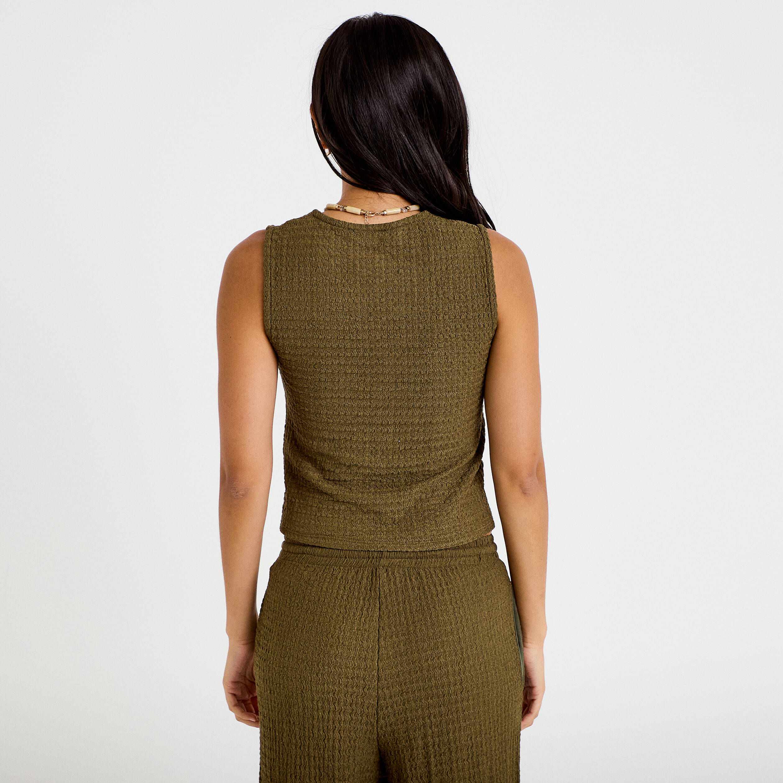 Gilet cintr&eacute; sans manches col v vert kaki femme