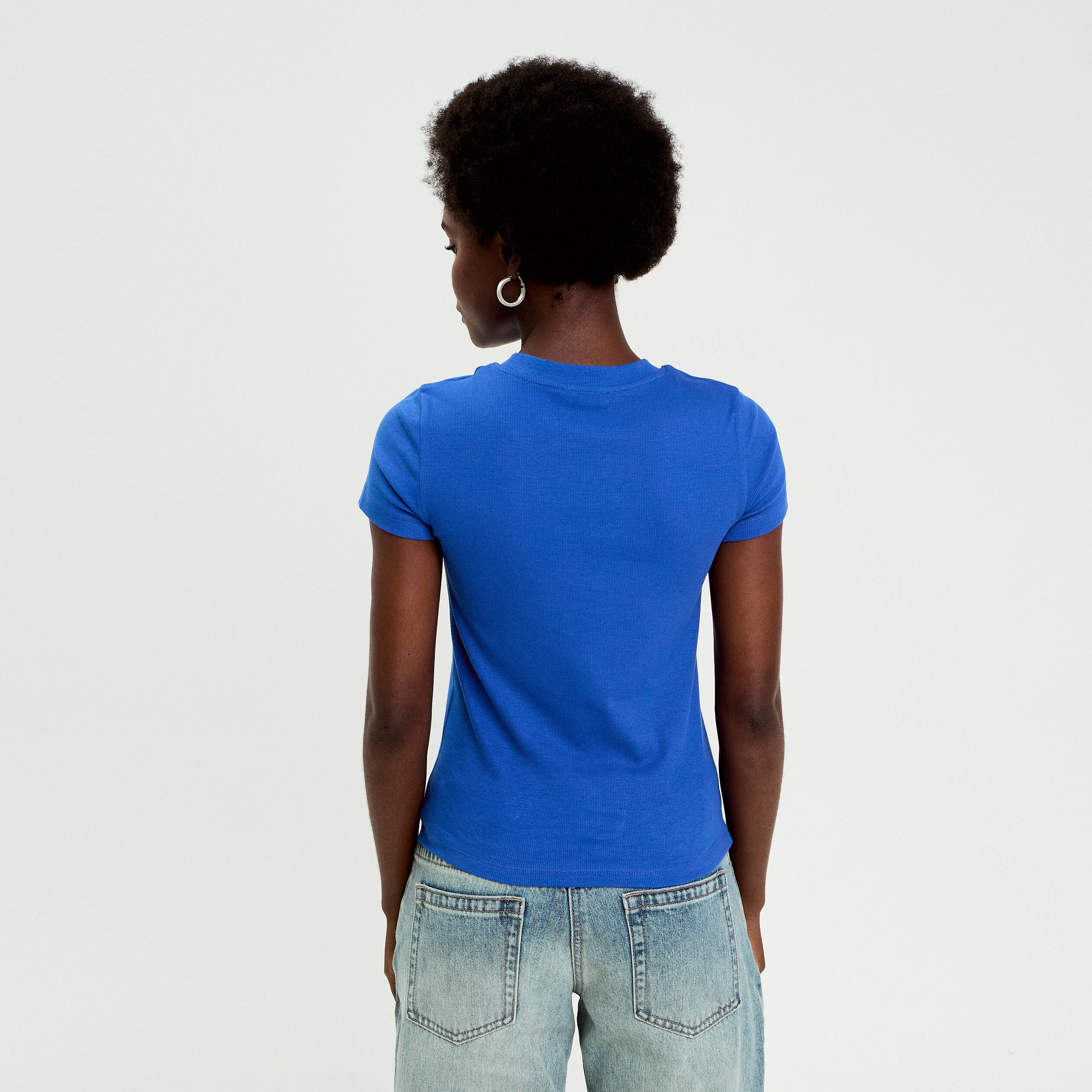T-shirt c&ocirc;tel&eacute; ajust&eacute; manches courtes bleu electrique femme