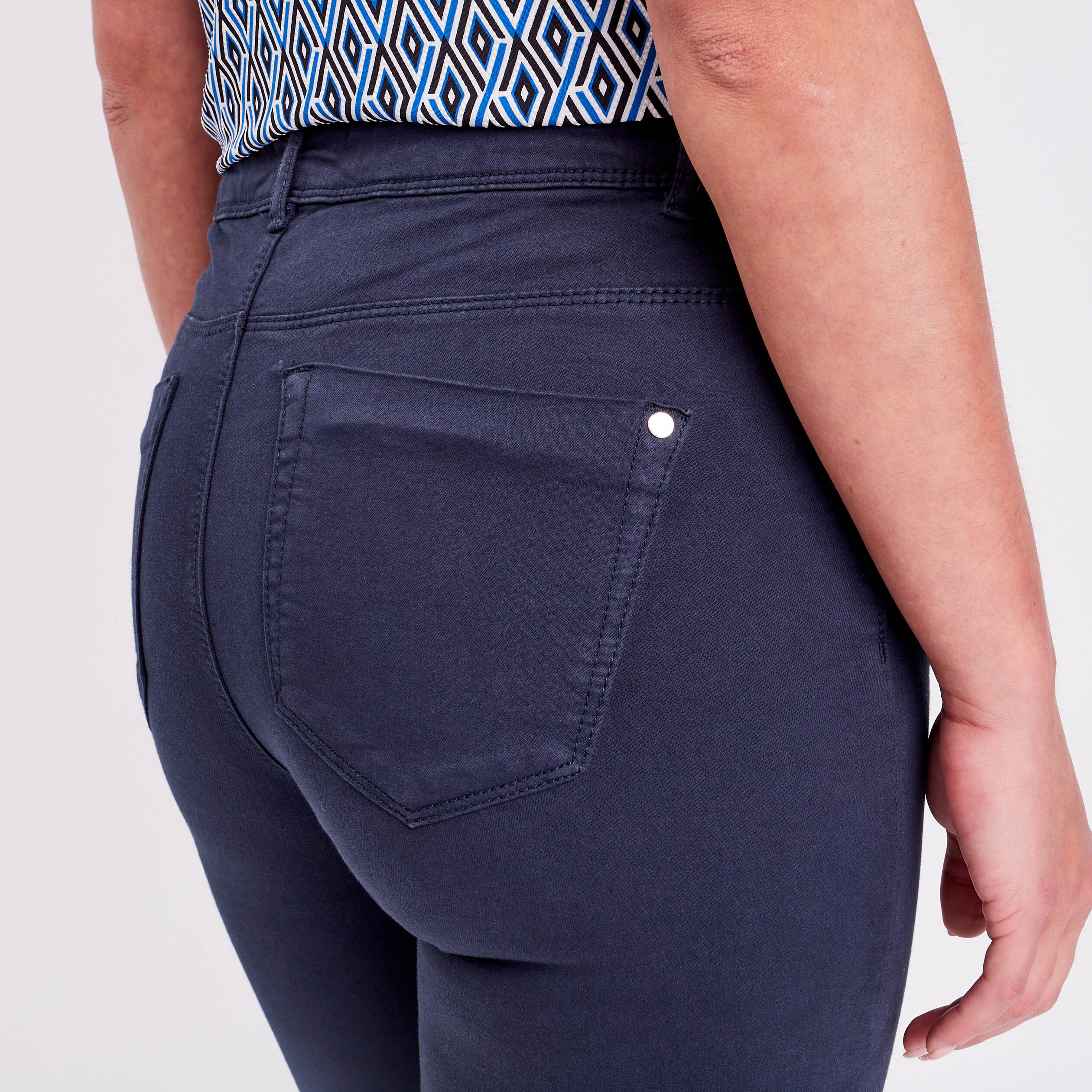 Pantacourt Armand Thiery Bleu Marine - Taille 40, Style Marin, Occasion Très Bon état