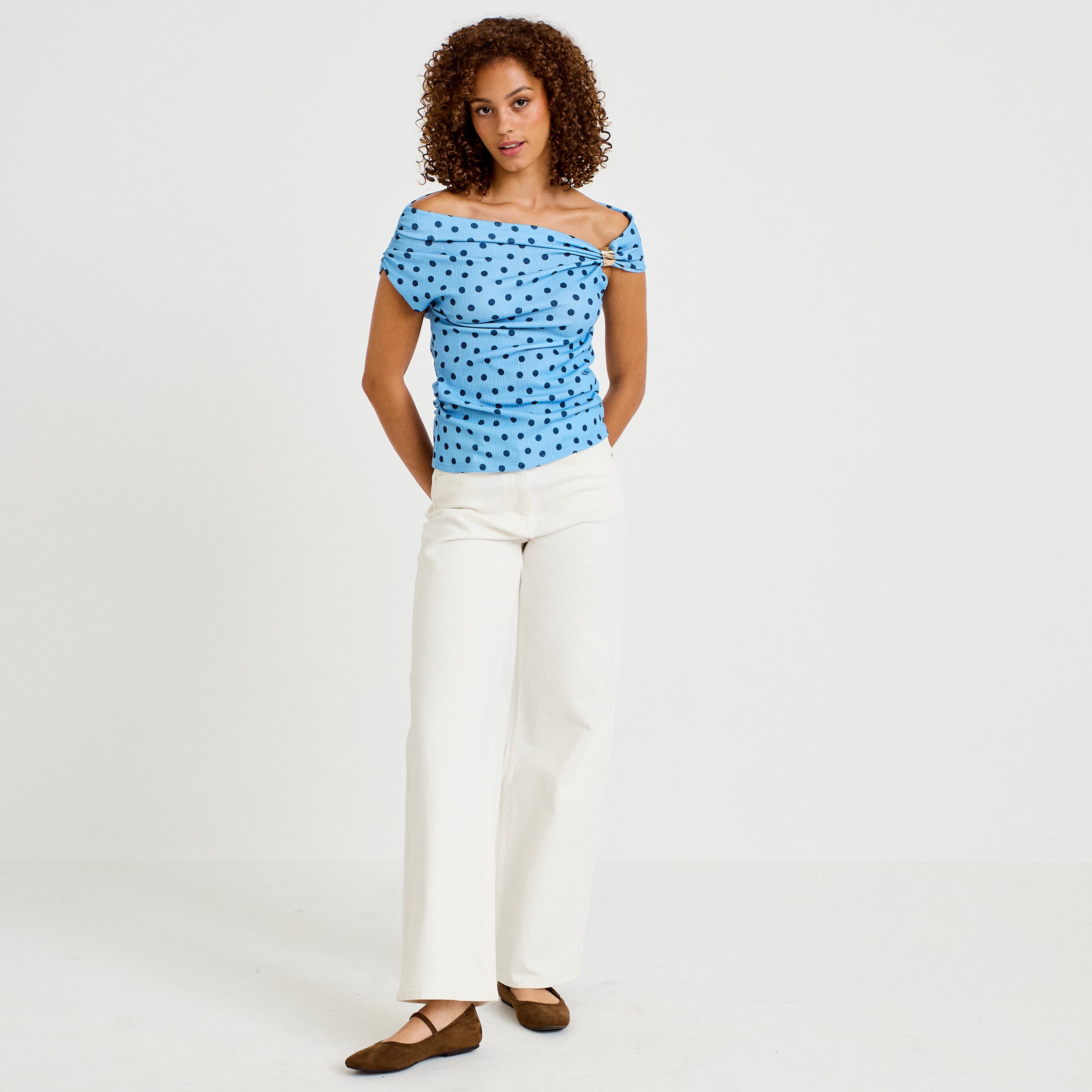 Top pliss&eacute; col bardot sans manches bleu ciel femme