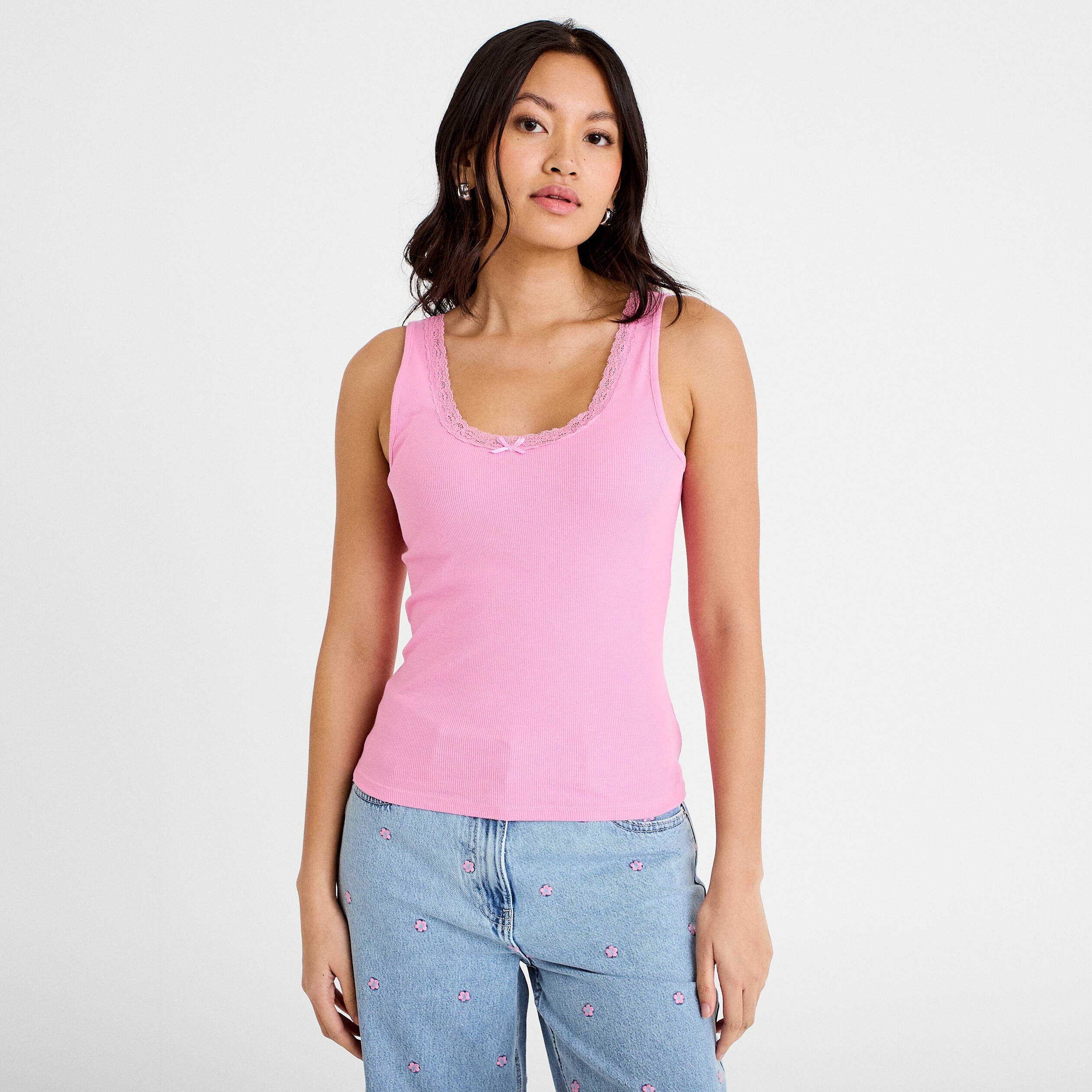 D&eacute;bardeur cintr&eacute; c&ocirc;tel&eacute; dentelle rose femme