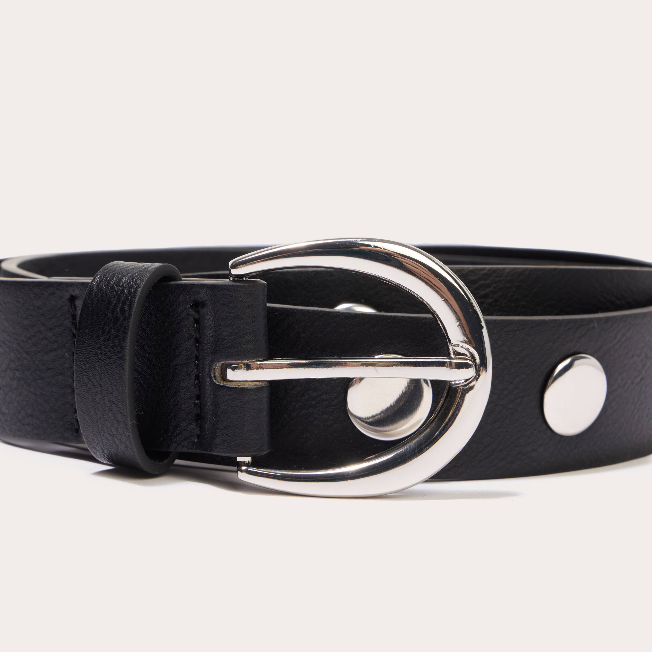 Ceinture fine &agrave; d&eacute;tails clout&eacute;s noir femme