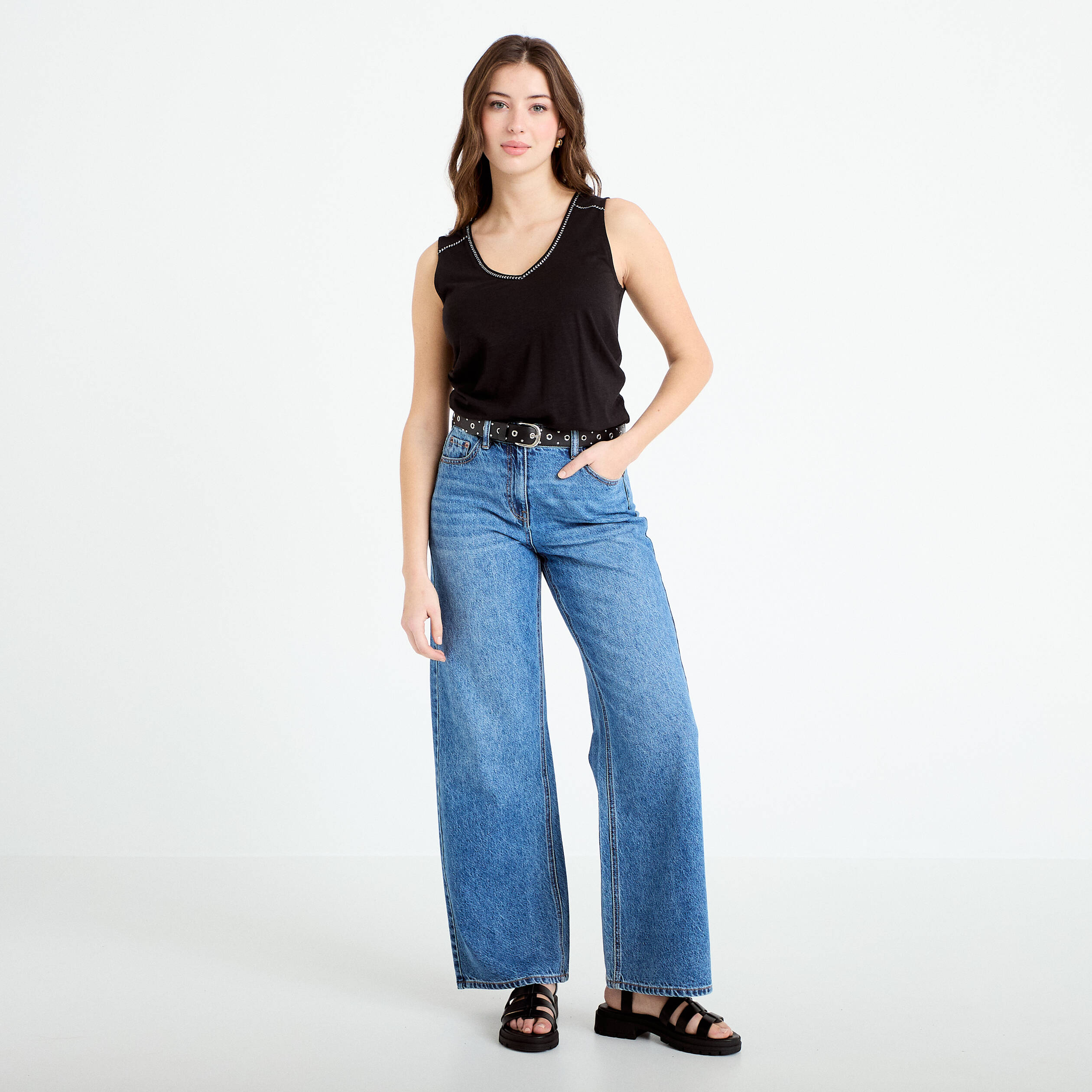 D&eacute;bardeur col v noir femme