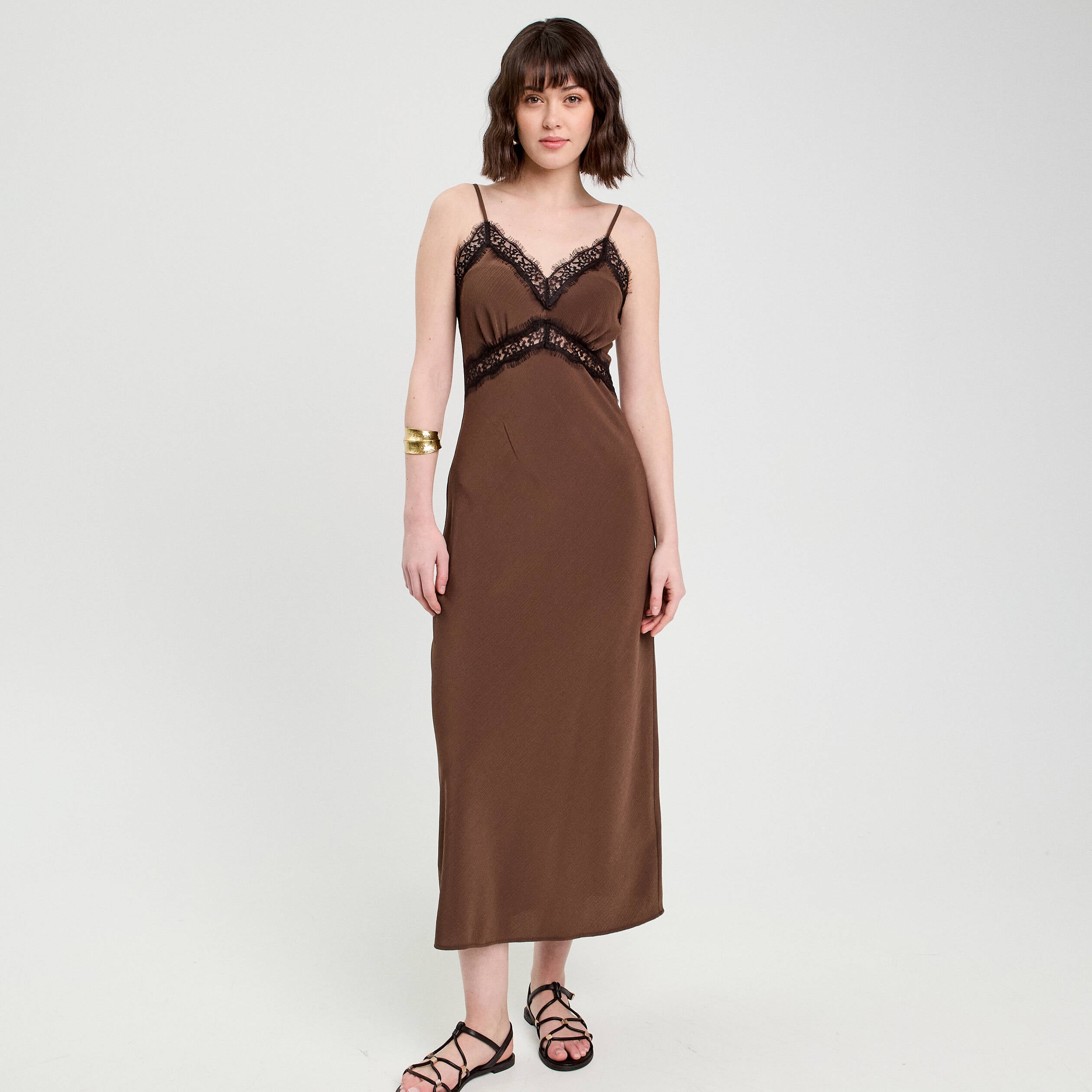 Robe longue ajust&eacute;e dentelle marron fonc&eacute; femme