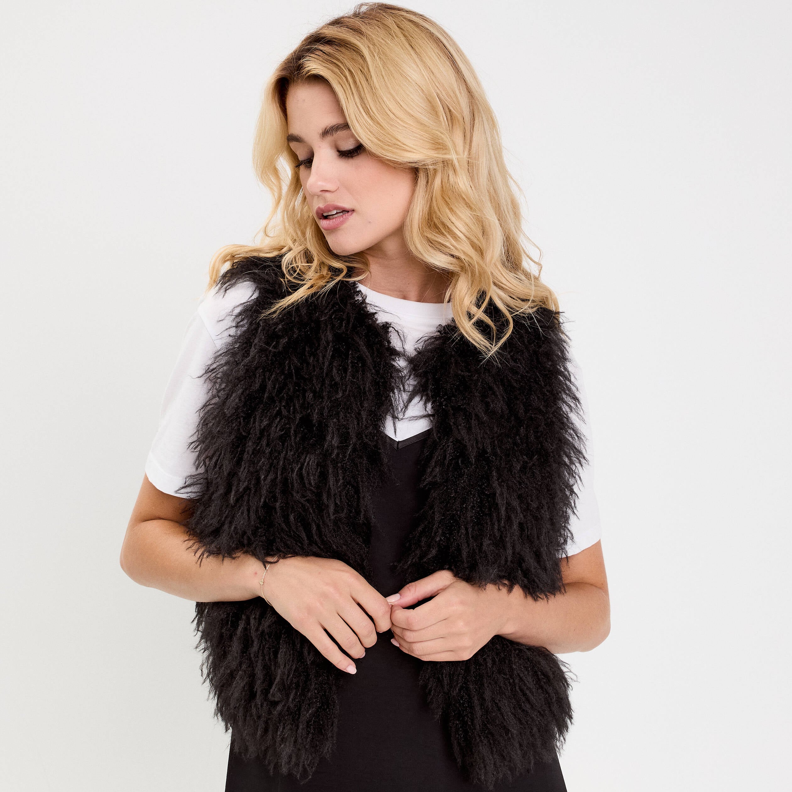 Gilet court sans manches fausse fourrure noir femme