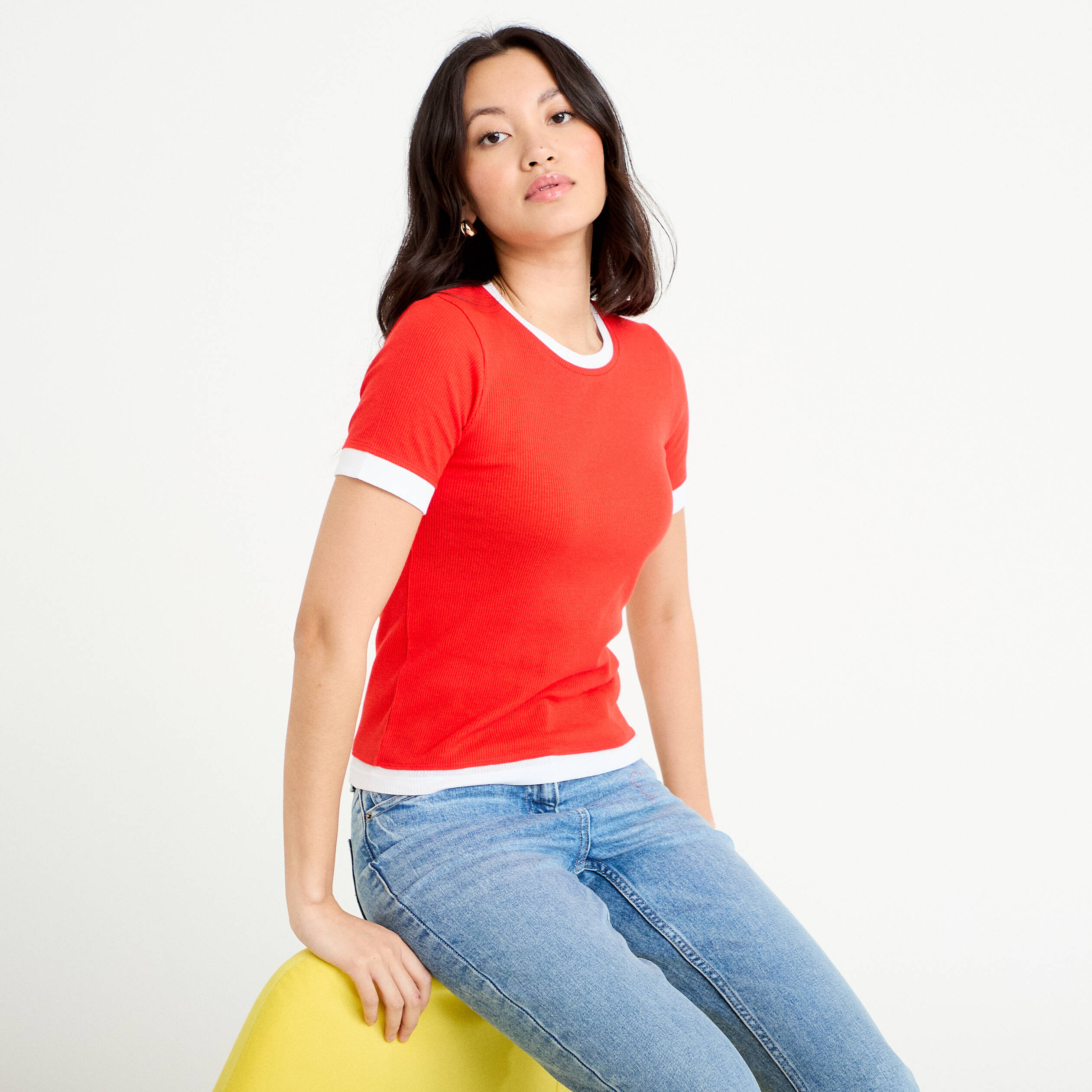T-shirt ajust&eacute; col rond manches courtes rouge femme
