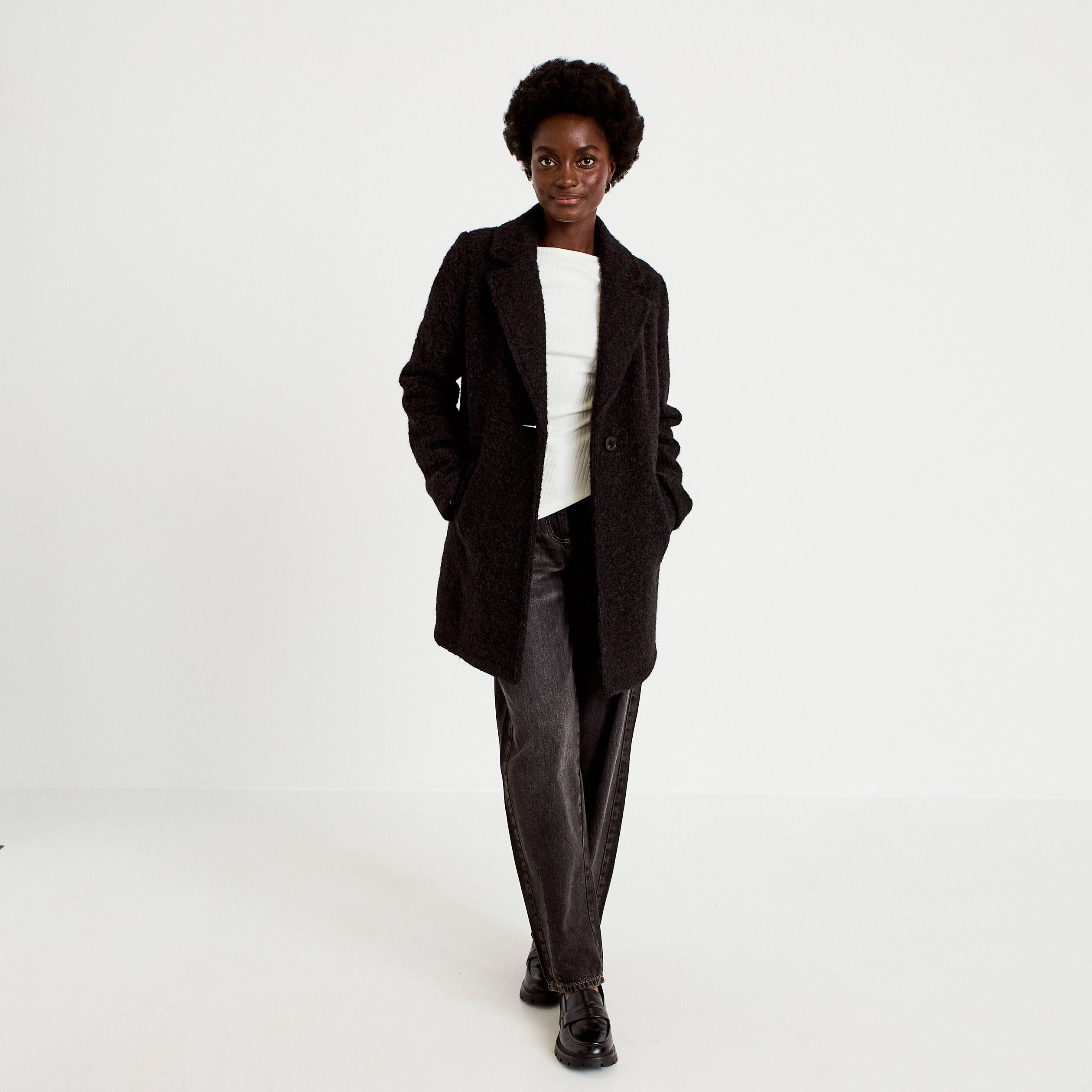 Manteau droit mi-long col tailleur noir femme
