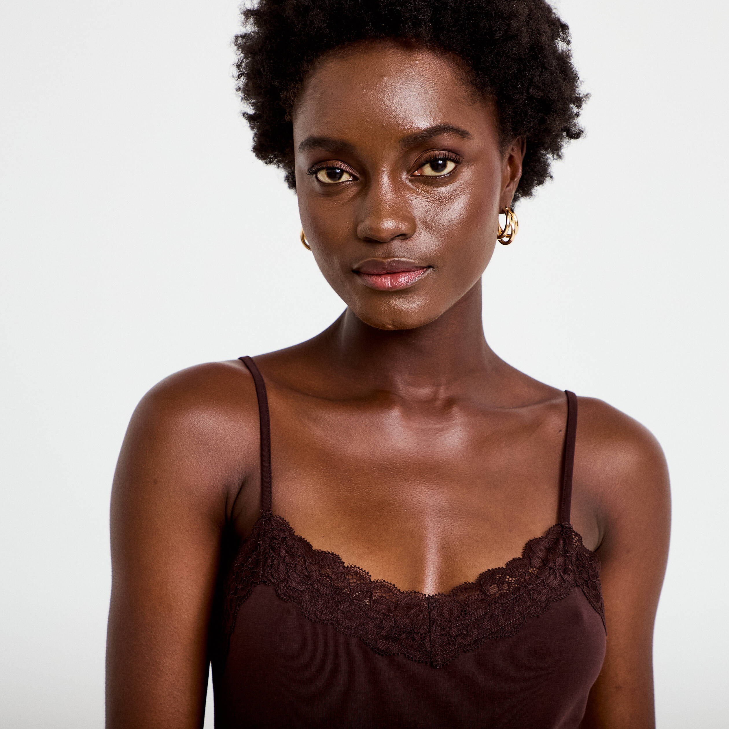 D&eacute;bardeur ajust&eacute; d&eacute;collet&eacute; dentelle marron femme