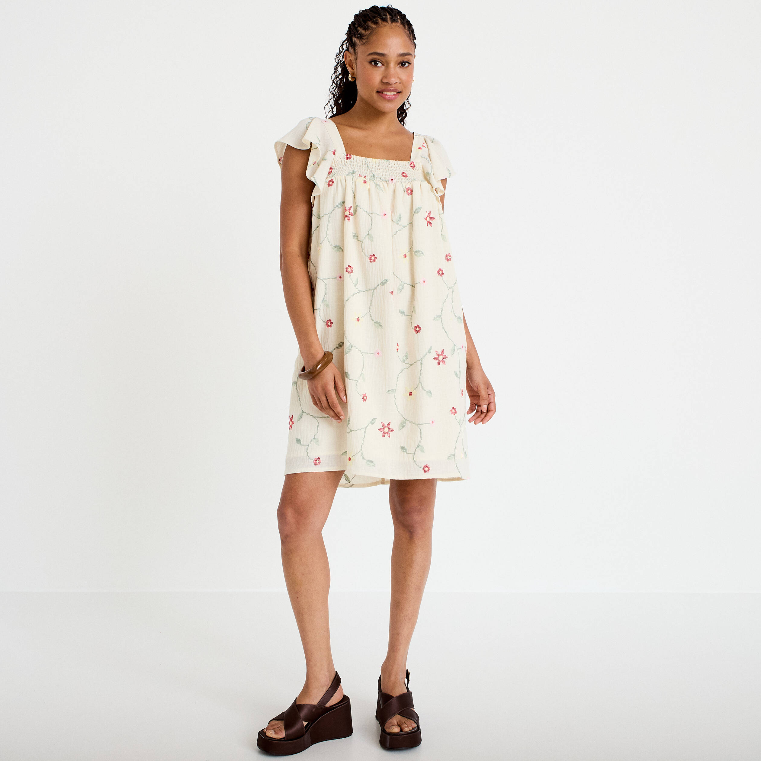 Robe courte &eacute;vas&eacute;e brod&eacute;e blanc femme