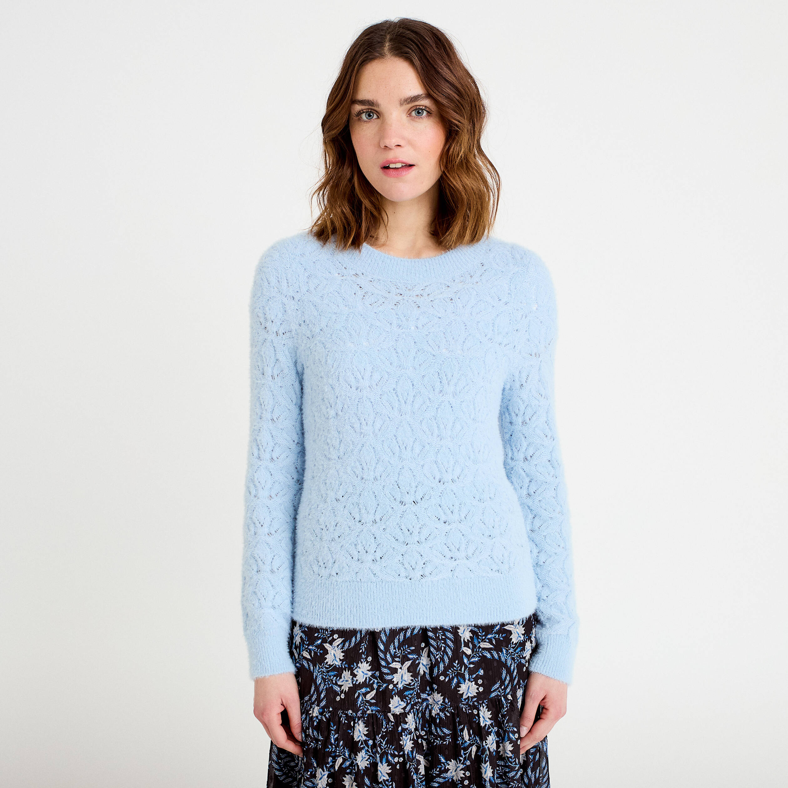 Pull ajour&eacute; col rond manches longues bleu clair femme